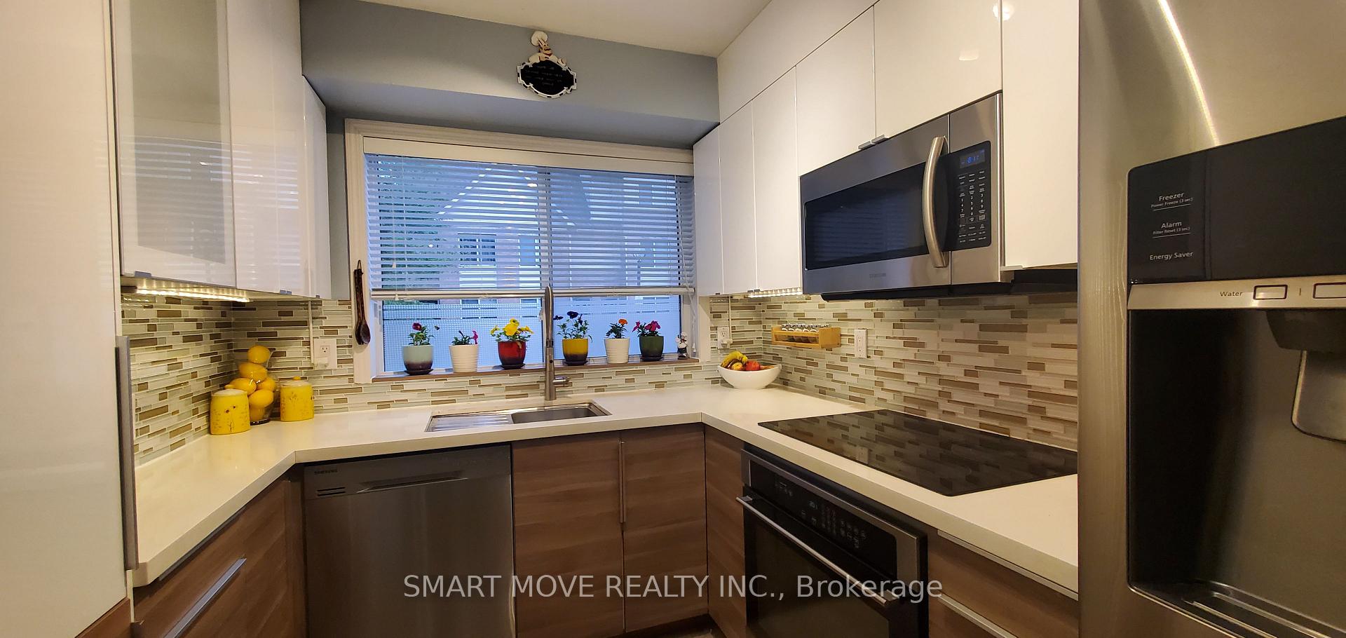 Photo 6 of Unit TH 25, 21 Replin Road, Toronto, Englemount-Lawrence — HOMEH
