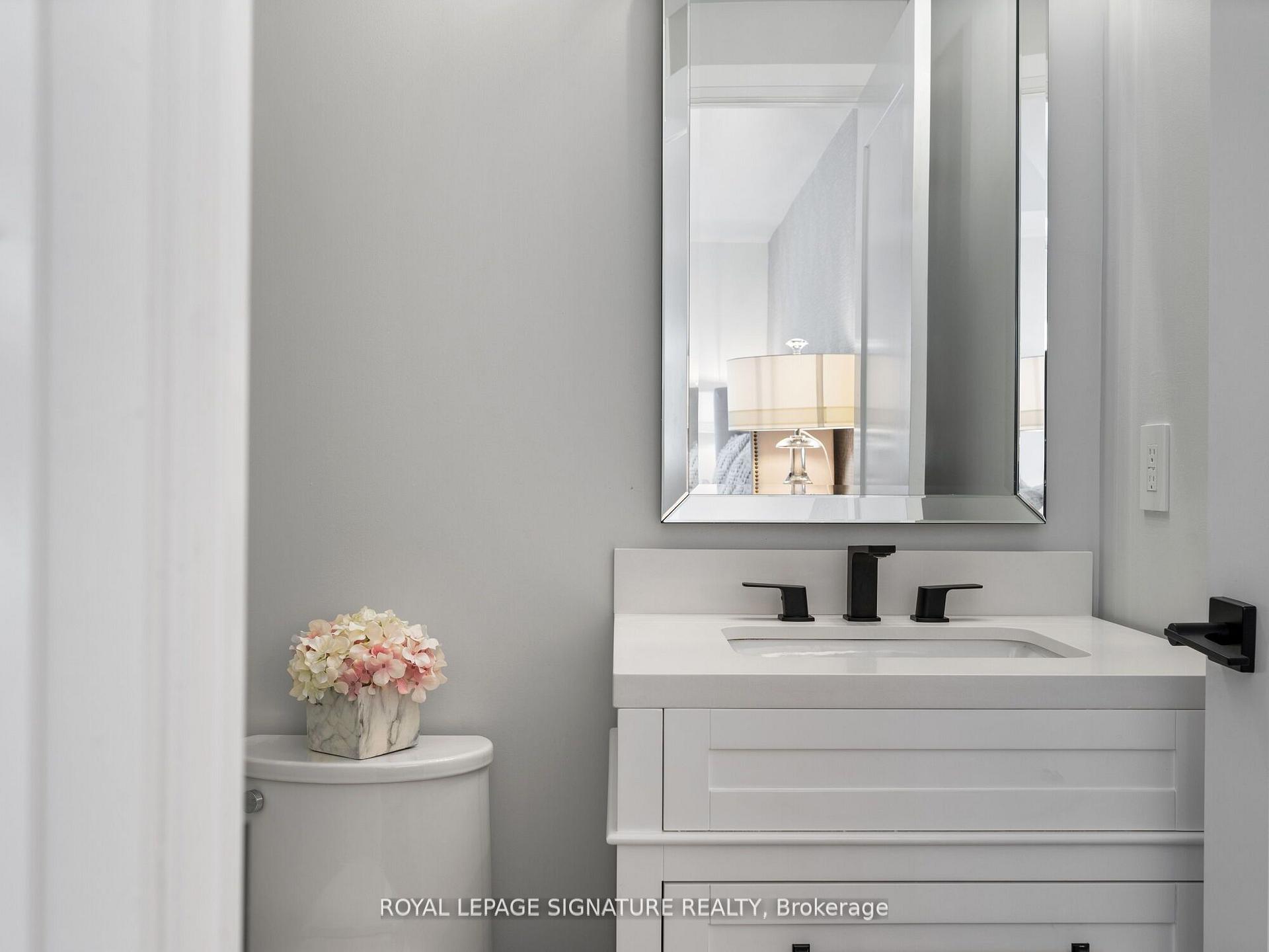 Photo 2 of Unit 610, 9245 Jane Street W, Vaughan, Maple — HOMEH
