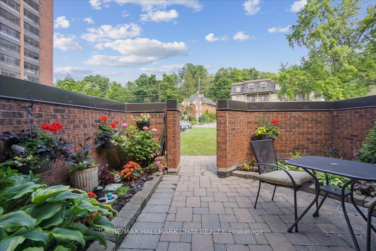 Photo 3 of 195 Collier Street, Barrie, City Centre — HOMEH