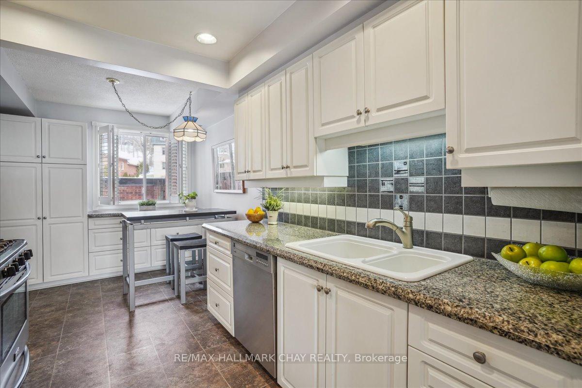 Photo 5 of 195 Collier Street, Barrie, City Centre — HOMEH