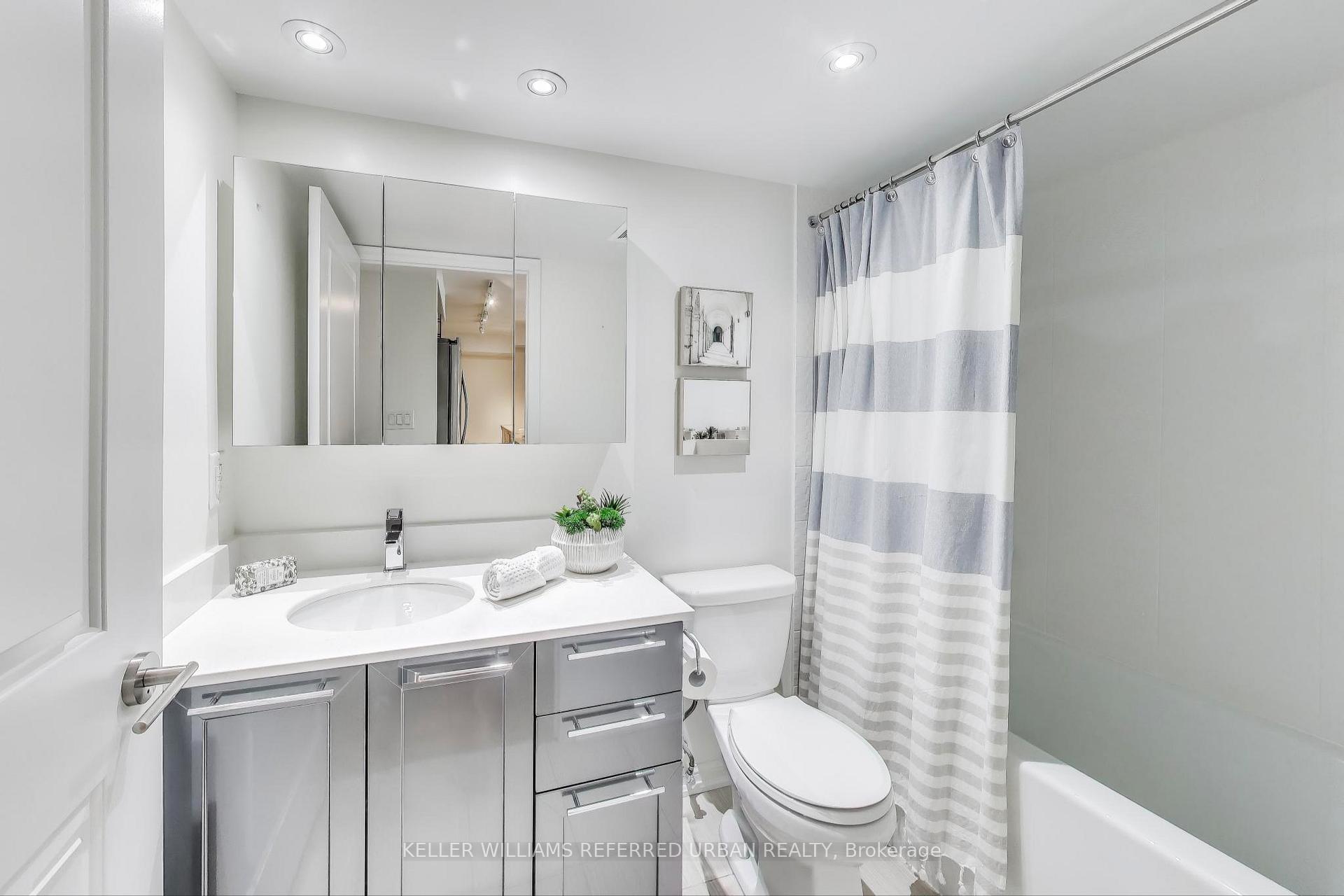 Photo 2 of Unit 826, 35 Bastion Street, Toronto, Niagara — HOMEH