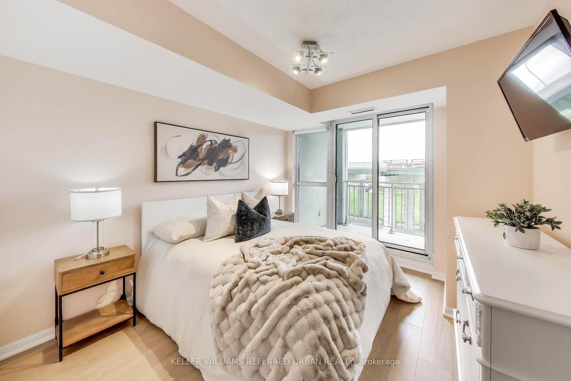 Photo 6 of Unit 826, 35 Bastion Street, Toronto, Niagara — HOMEH