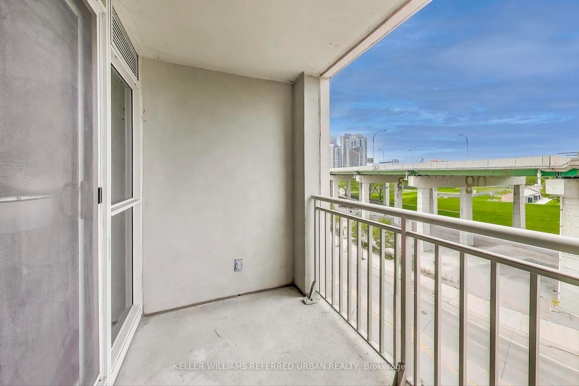 Photo 7 of Unit 826, 35 Bastion Street, Toronto, Niagara — HOMEH