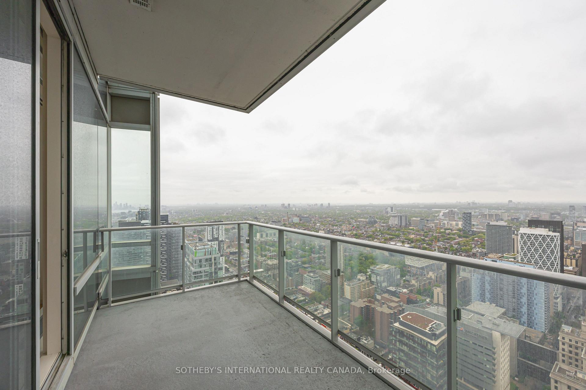 Photo 3 of Unit 5503, 180 University Avenue, Toronto, University — HOMEH