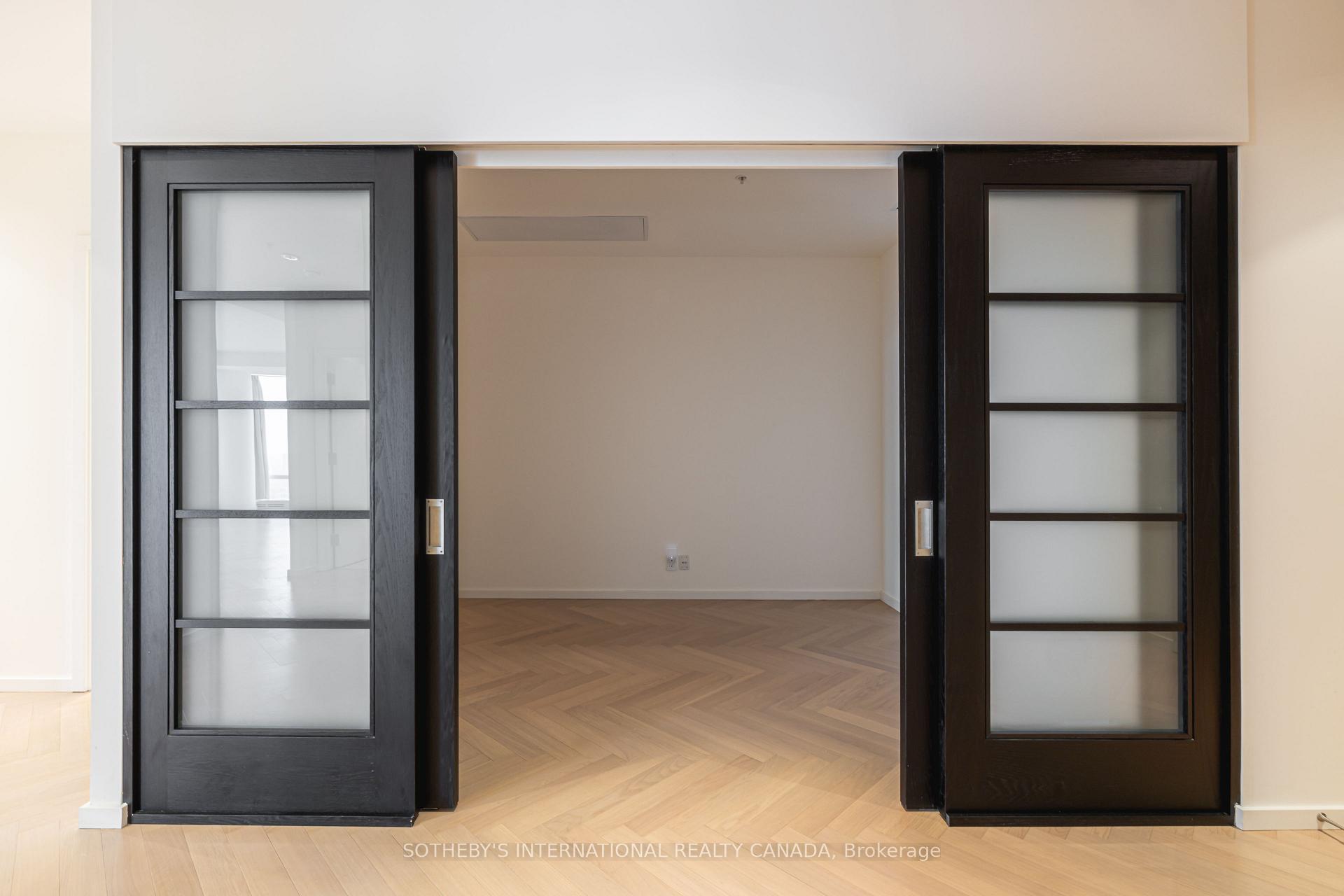 Photo 8 of Unit 5503, 180 University Avenue, Toronto, University — HOMEH