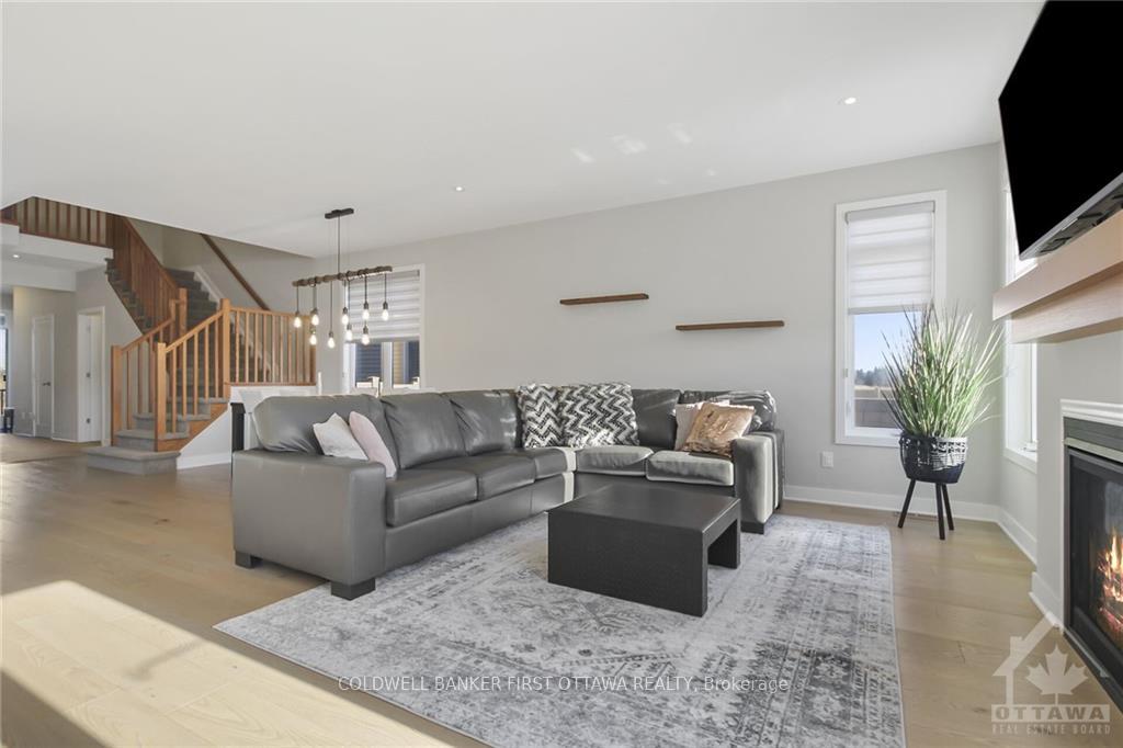 Photo 10 of 747 Boothfield Street, Ottawa, Riverside South — HOMEH