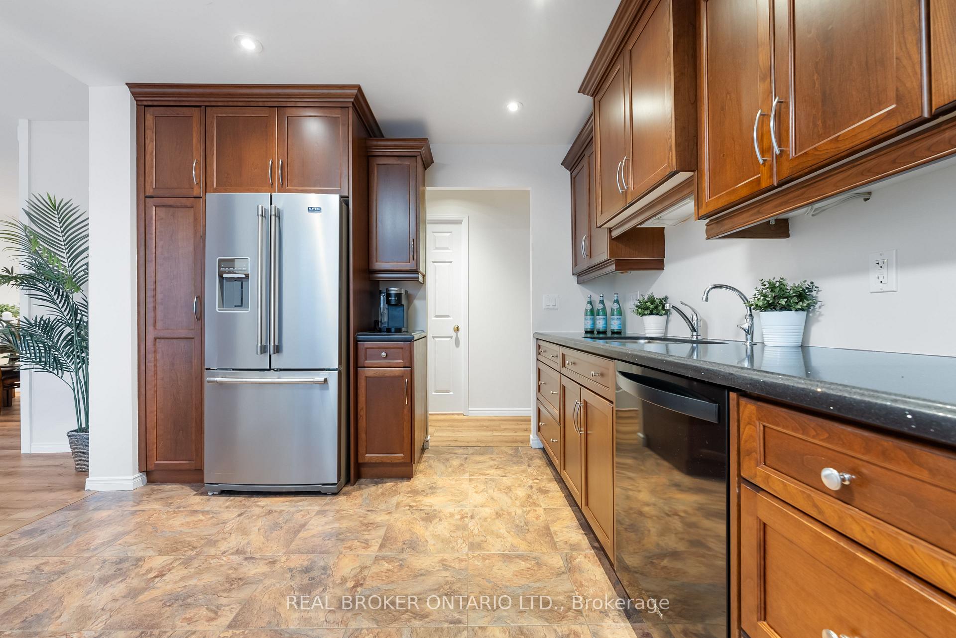 Photo 30 of Unit PH #7, 3267 King Street E, Kitchener — HOMEH