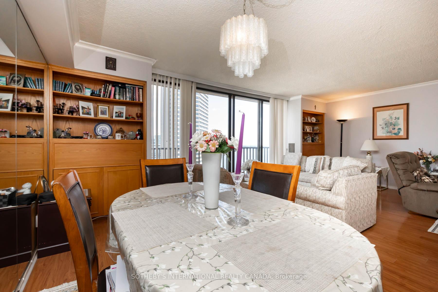 Photo 4 of Unit 1429, 33 Harbour Square, Toronto, Waterfront Communities — HOMEH