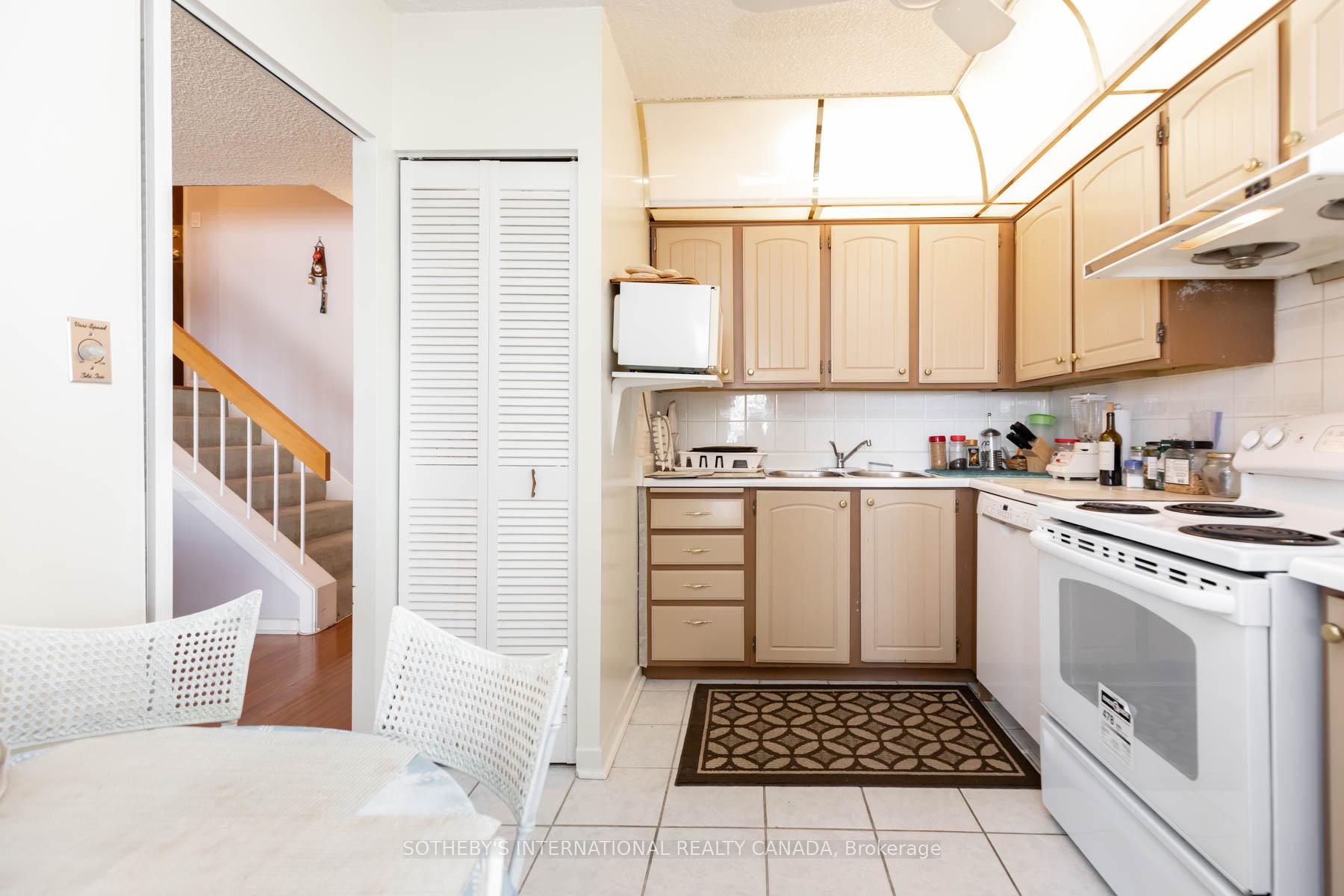 Photo 33 of Unit 1429, 33 Harbour Square, Toronto, Waterfront Communities — HOMEH