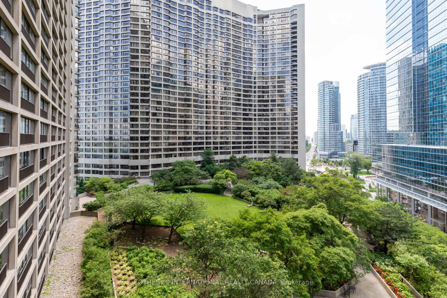 Photo 12 of Unit 1429, 33 Harbour Square, Toronto, Waterfront Communities — HOMEH