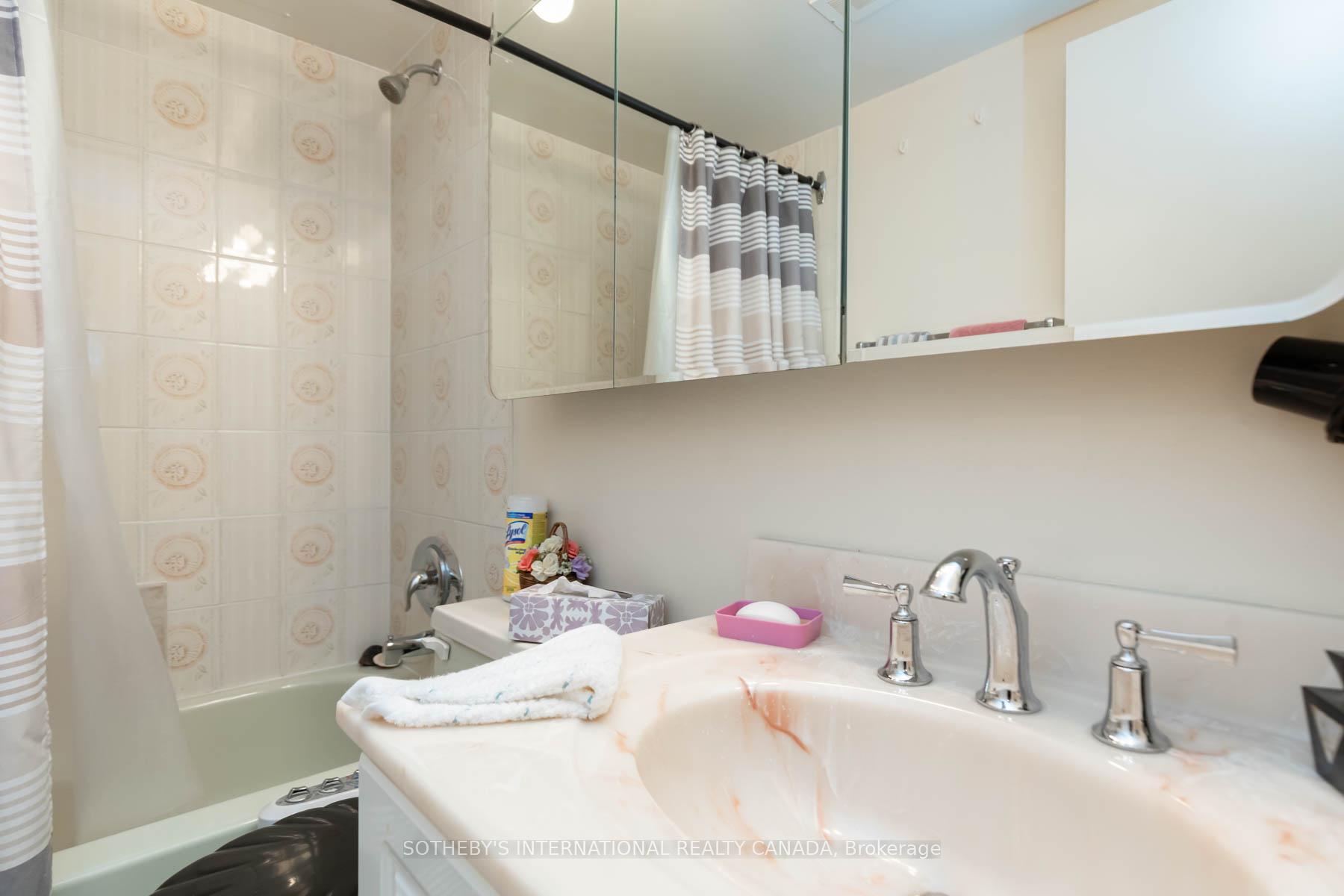 Photo 7 of Unit 1429, 33 Harbour Square, Toronto, Waterfront Communities — HOMEH