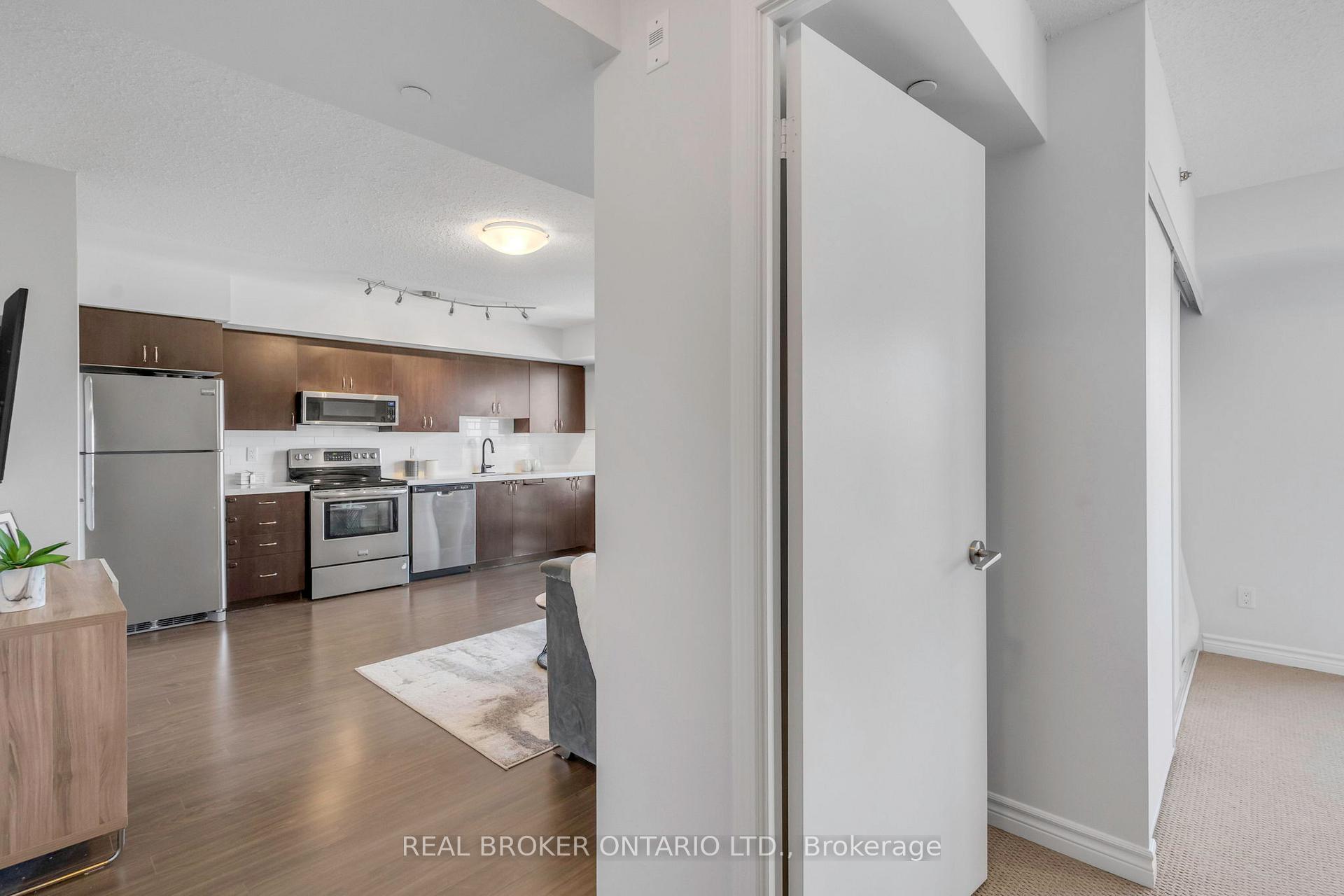 Photo 3 of Unit 604, 35 Saranac Boulevard, Toronto, Englemount-Lawrence — HOMEH