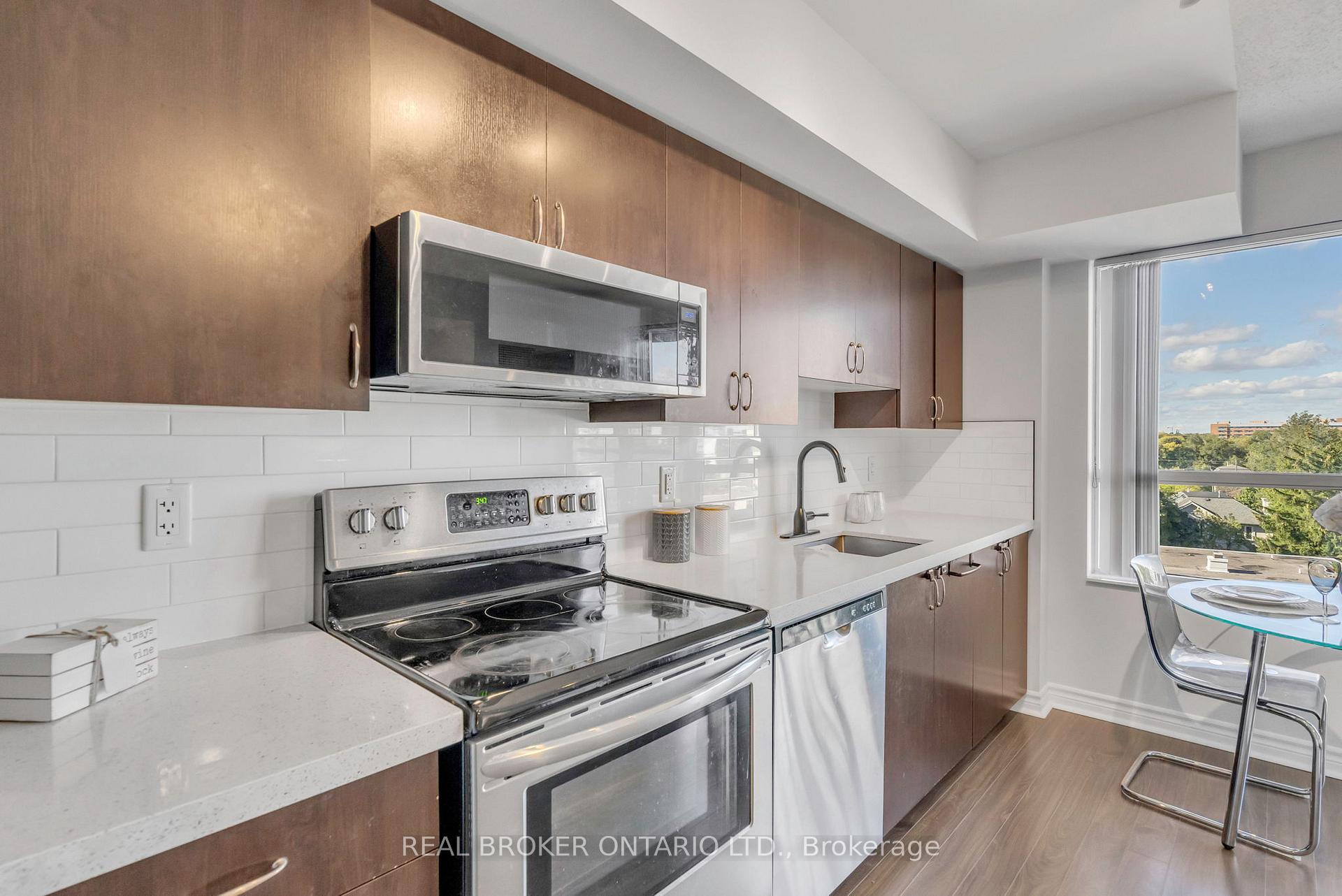 Photo 8 of Unit 604, 35 Saranac Boulevard, Toronto, Englemount-Lawrence — HOMEH
