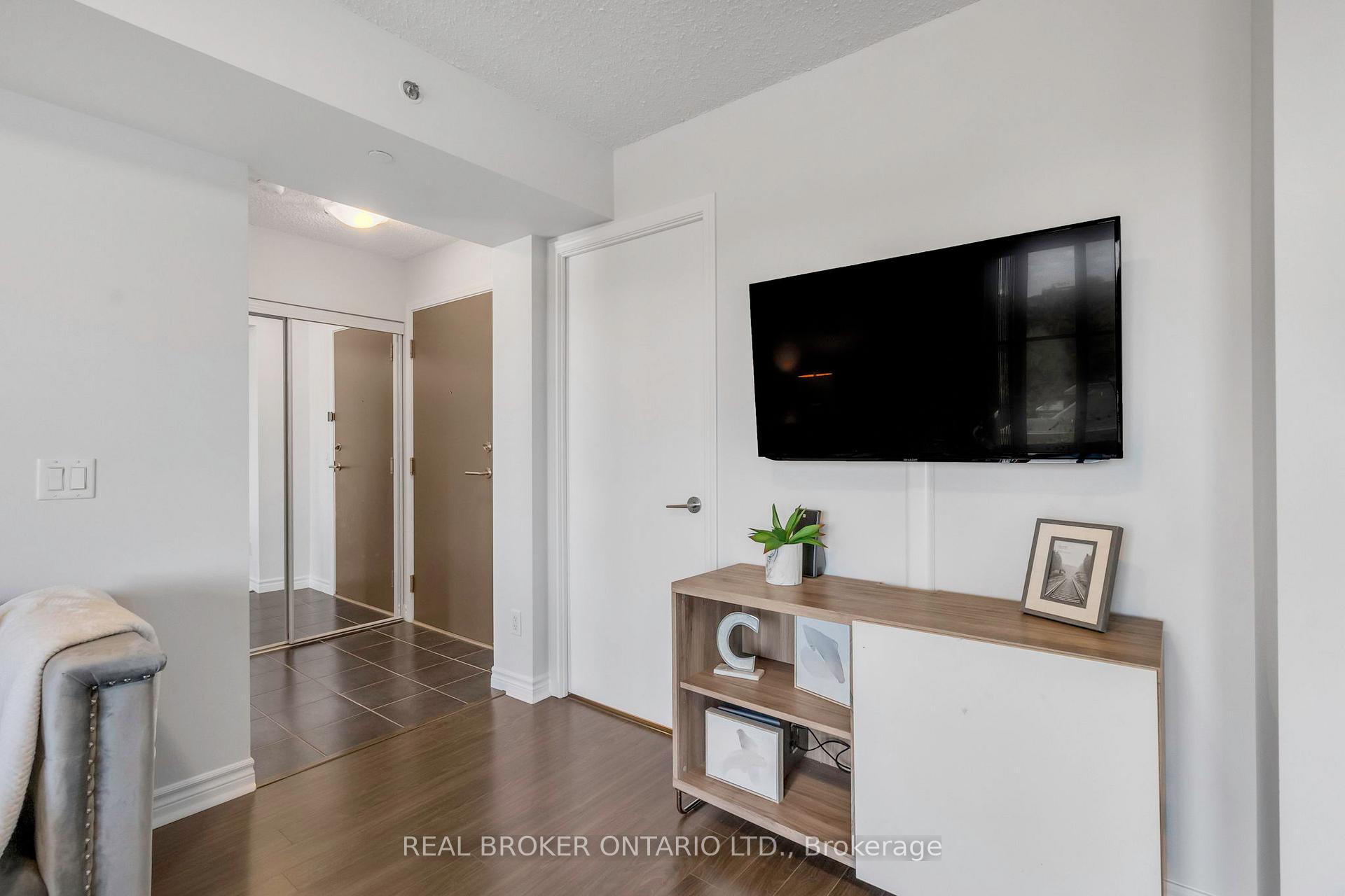 Photo 19 of Unit 604, 35 Saranac Boulevard, Toronto, Englemount-Lawrence — HOMEH