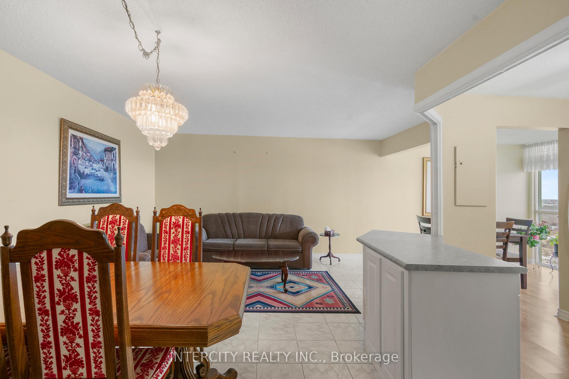 Photo 6 of Unit PH3, 61 Markbrook Lane, Etobicoke, Mount Olive-Silverstone-Jamestown — HOMEH