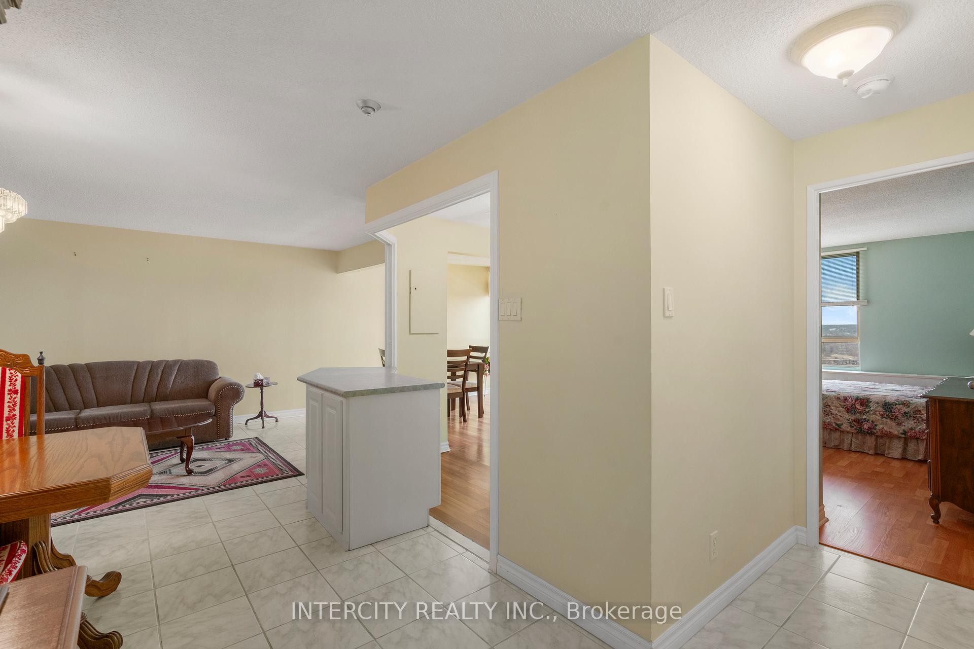 Photo 19 of Unit PH3, 61 Markbrook Lane, Etobicoke, Mount Olive-Silverstone-Jamestown — HOMEH