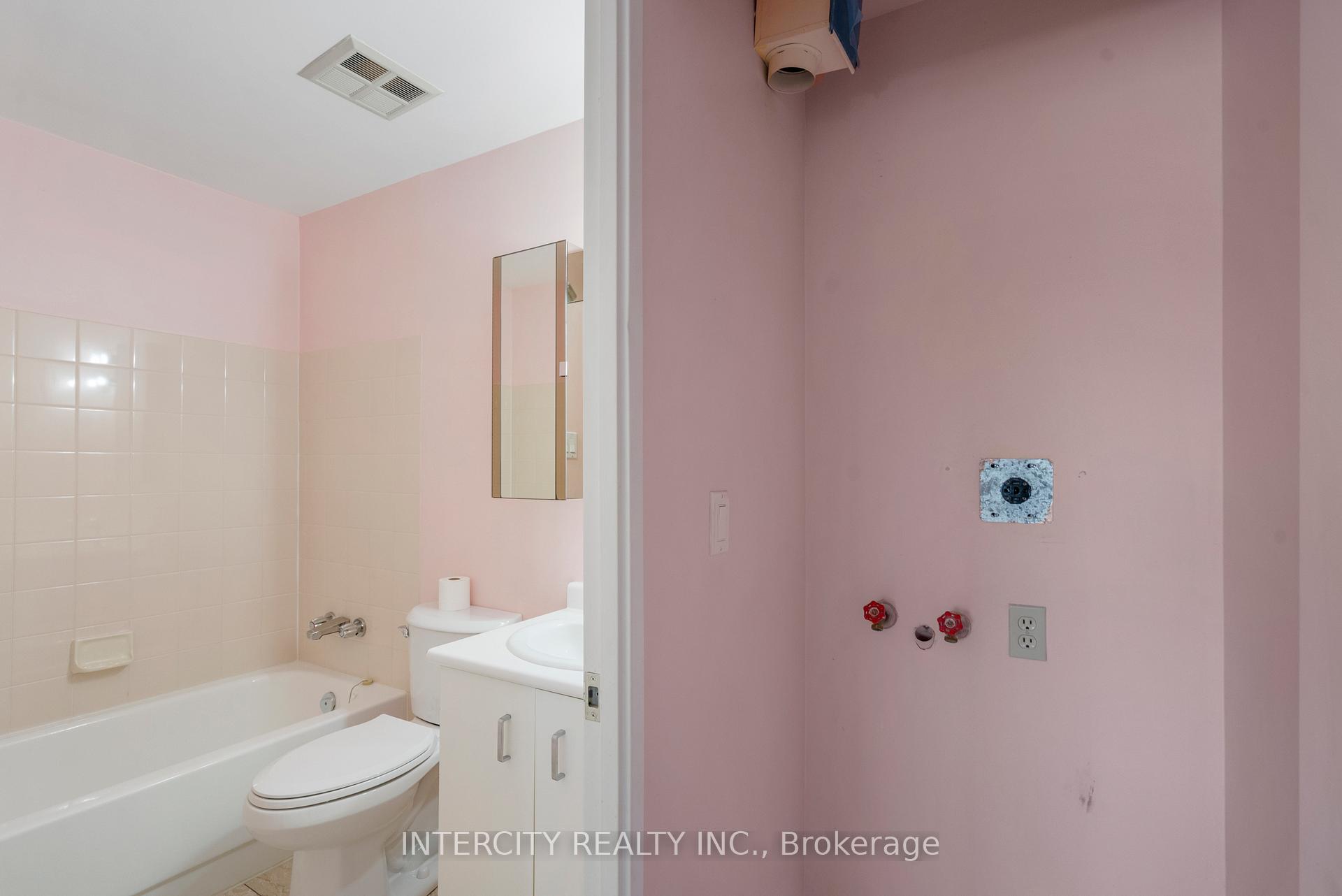 Photo 18 of Unit PH3, 61 Markbrook Lane, Etobicoke, Mount Olive-Silverstone-Jamestown — HOMEH