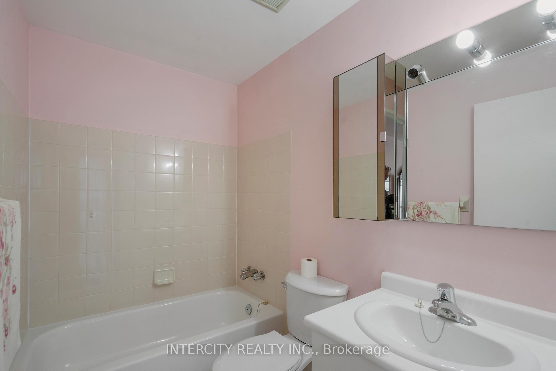 Photo 7 of Unit PH3, 61 Markbrook Lane, Etobicoke, Mount Olive-Silverstone-Jamestown — HOMEH