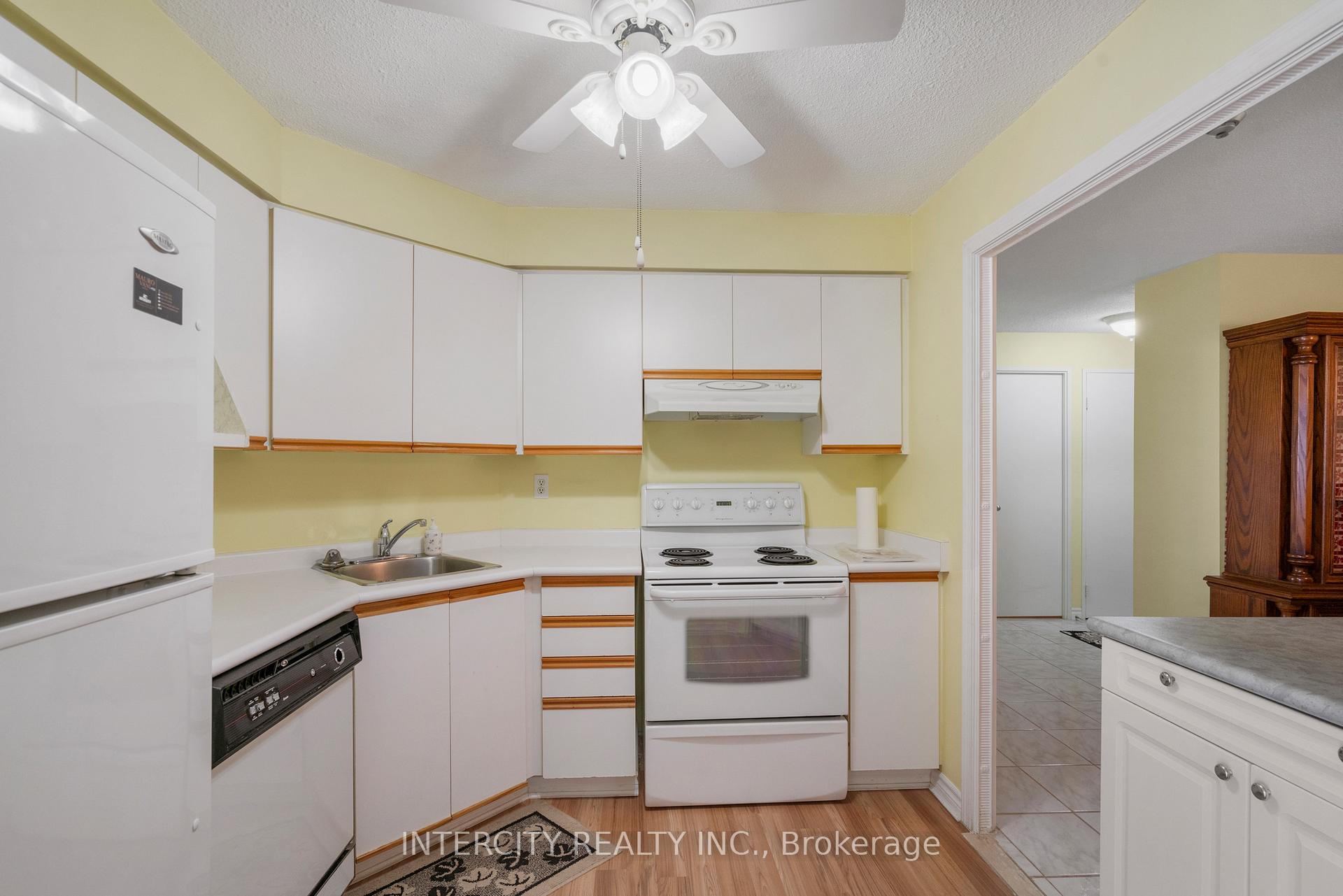 Photo 22 of Unit PH3, 61 Markbrook Lane, Etobicoke, Mount Olive-Silverstone-Jamestown — HOMEH
