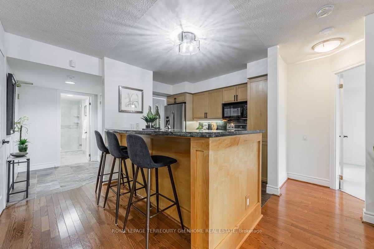 Photo 2 of Unit 207, 2 Alexandra Boulevard W, Toronto, Lawrence Park South — HOMEH
