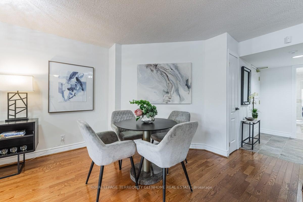 Photo 3 of Unit 207, 2 Alexandra Boulevard W, Toronto, Lawrence Park South — HOMEH
