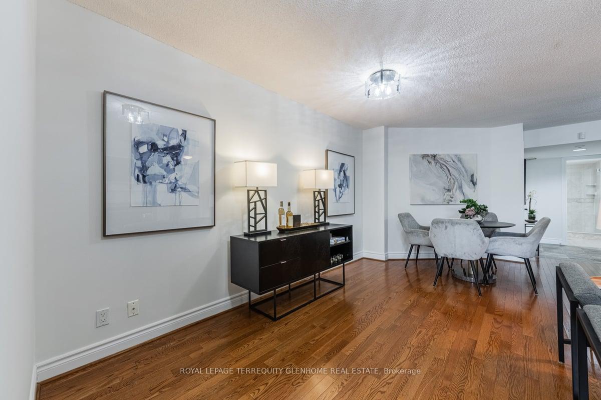 Photo 4 of Unit 207, 2 Alexandra Boulevard W, Toronto, Lawrence Park South — HOMEH