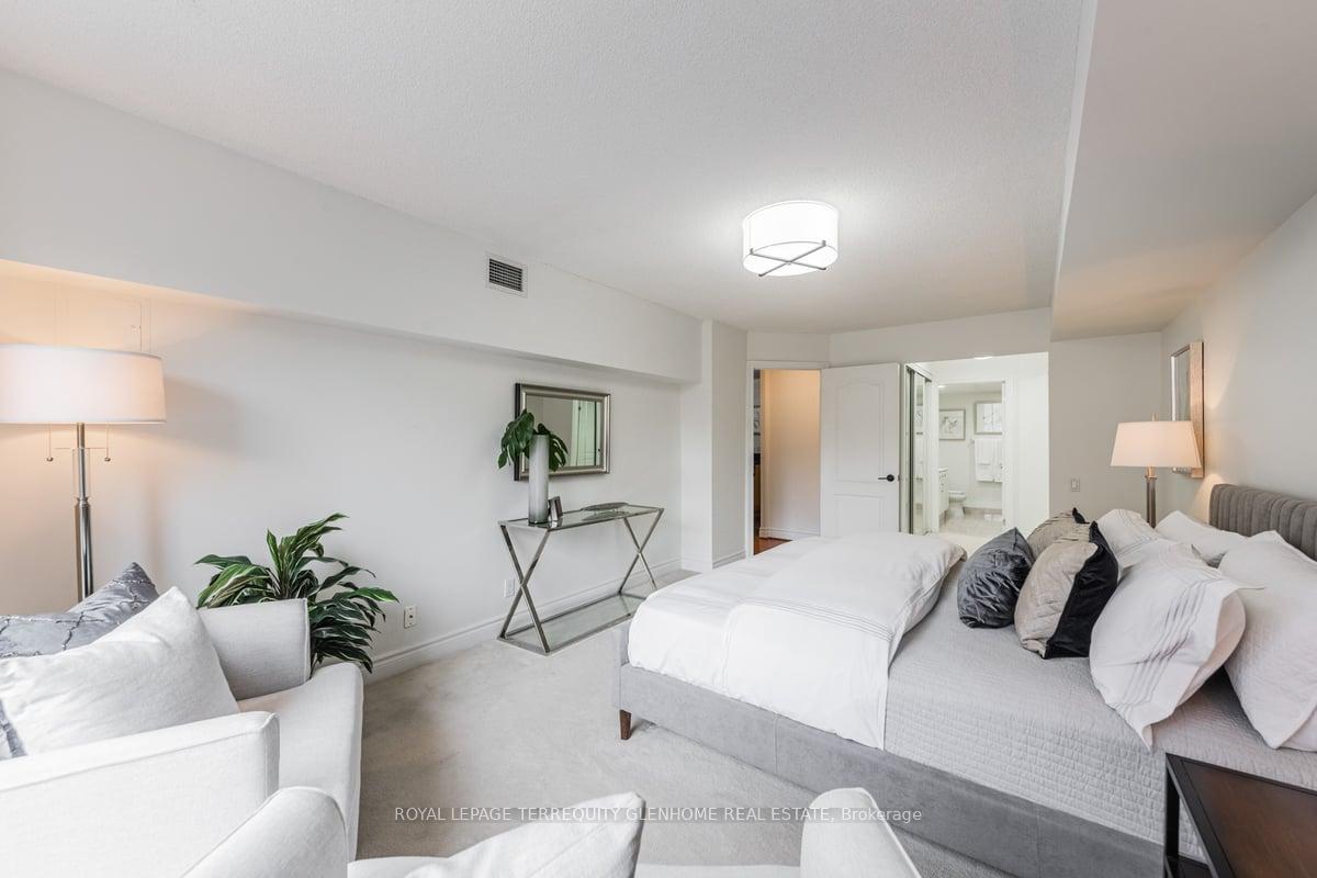 Photo 5 of Unit 207, 2 Alexandra Boulevard W, Toronto, Lawrence Park South — HOMEH