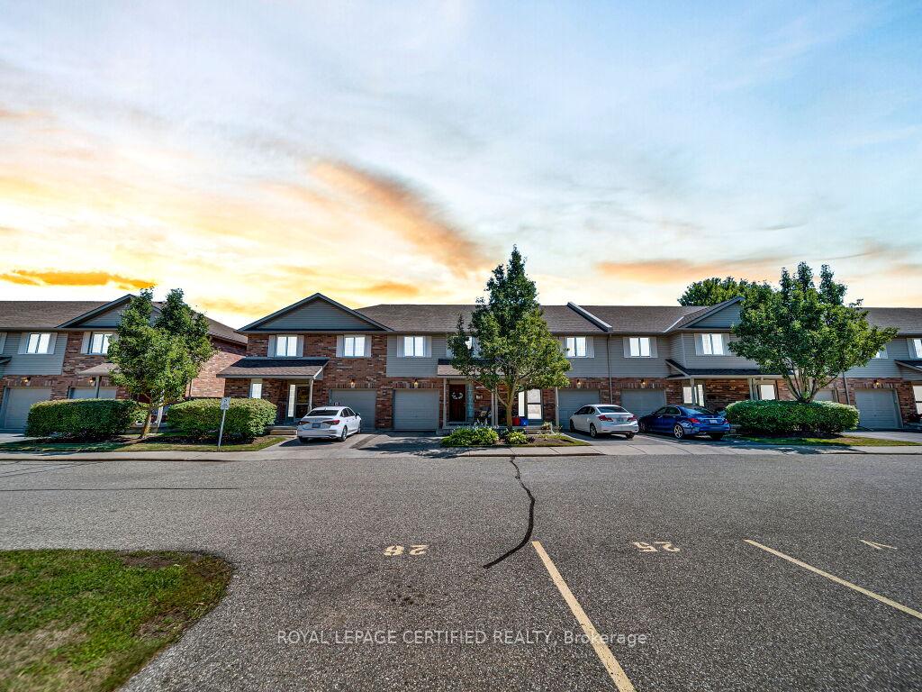 Photo 1 of Unit 16, 15 Gregg Court, Kitchener — HOMEH