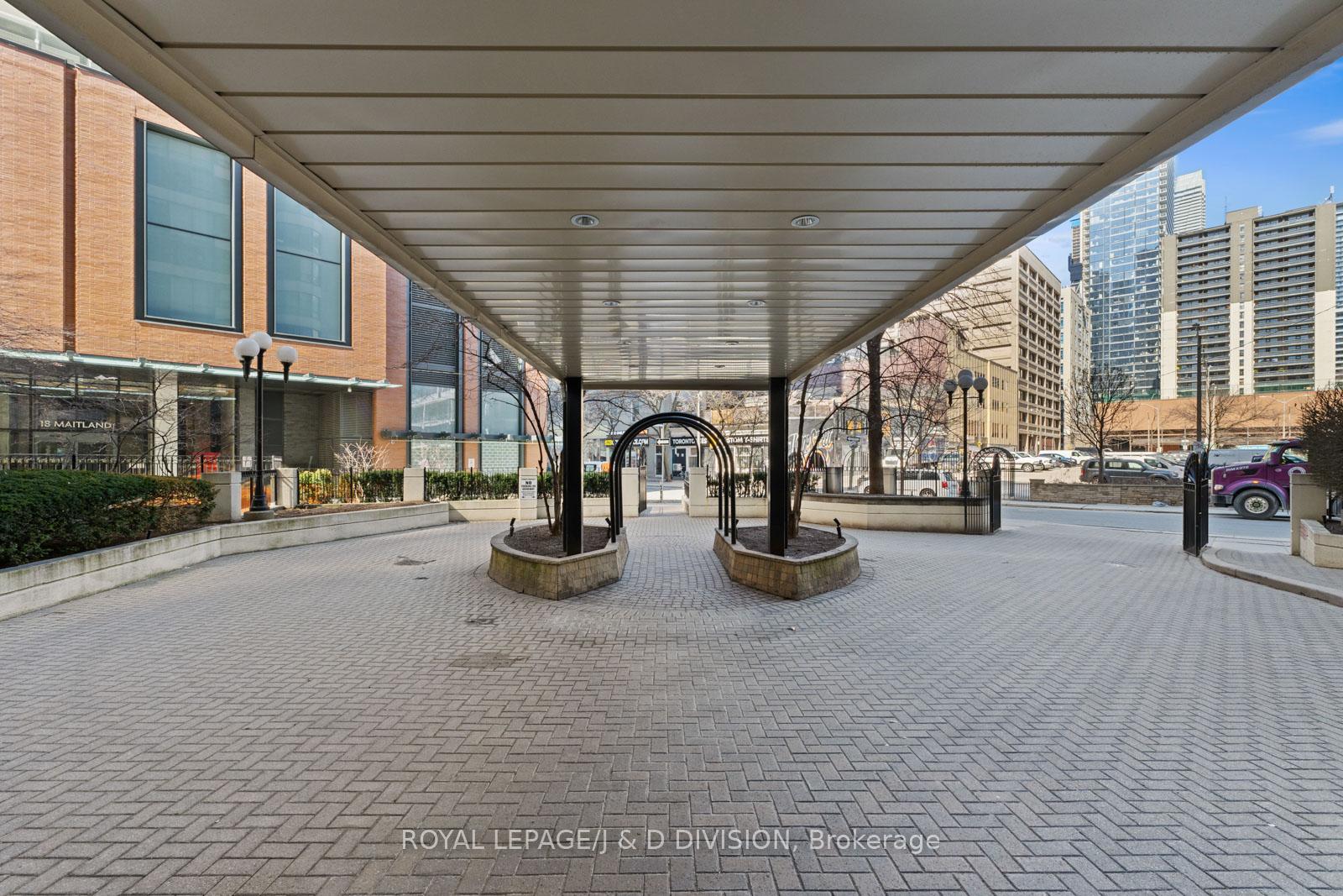 Photo 5 of Unit 1708, 25 Maitland Street, Toronto, Church-Yonge Corridor — HOMEH