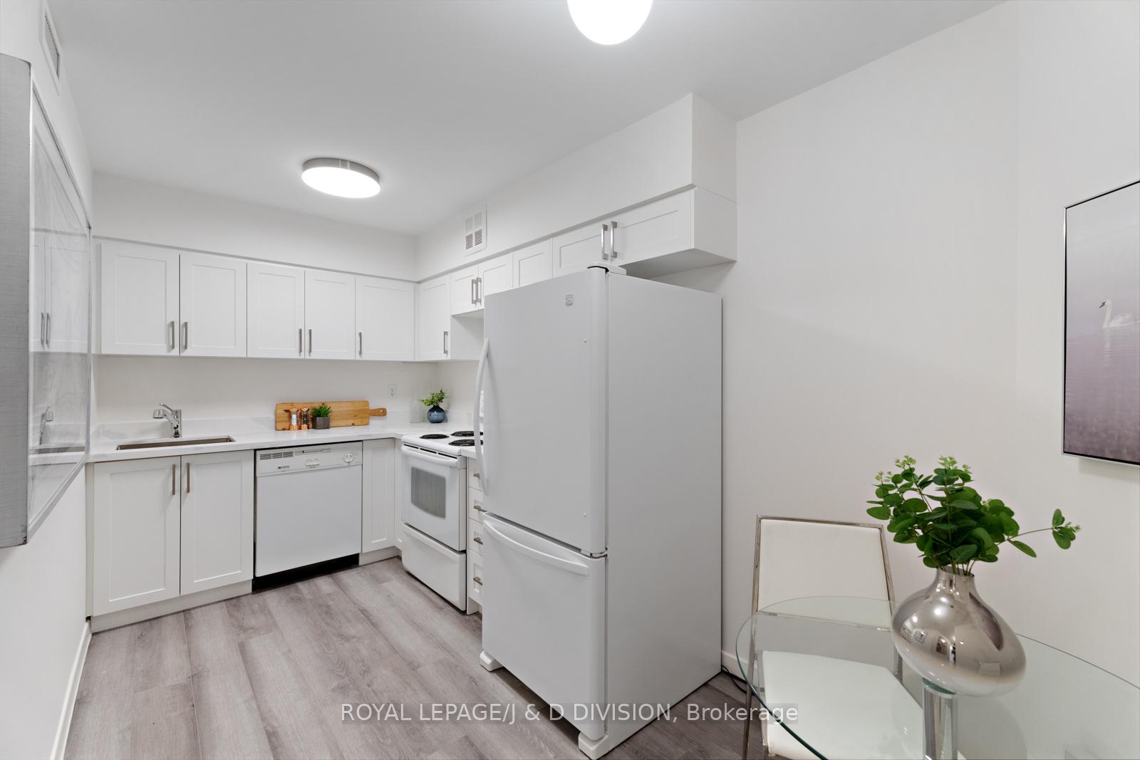 Photo 4 of Unit 1708, 25 Maitland Street, Toronto, Church-Yonge Corridor — HOMEH