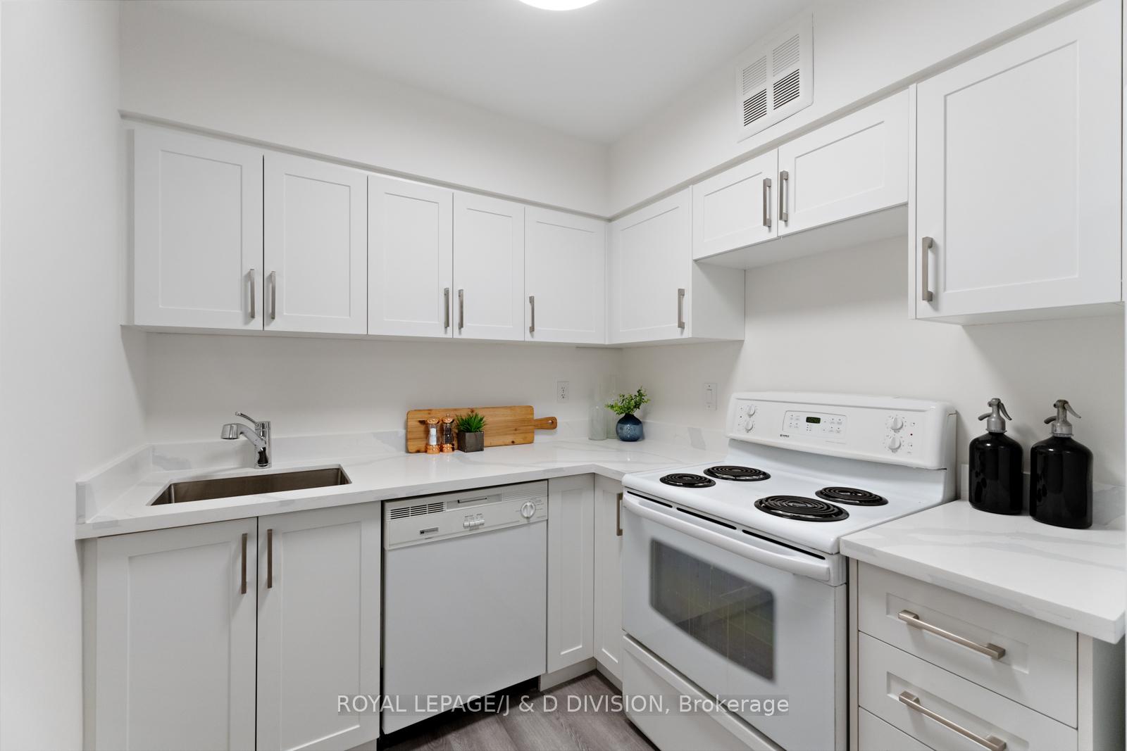 Photo 10 of Unit 1708, 25 Maitland Street, Toronto, Church-Yonge Corridor — HOMEH
