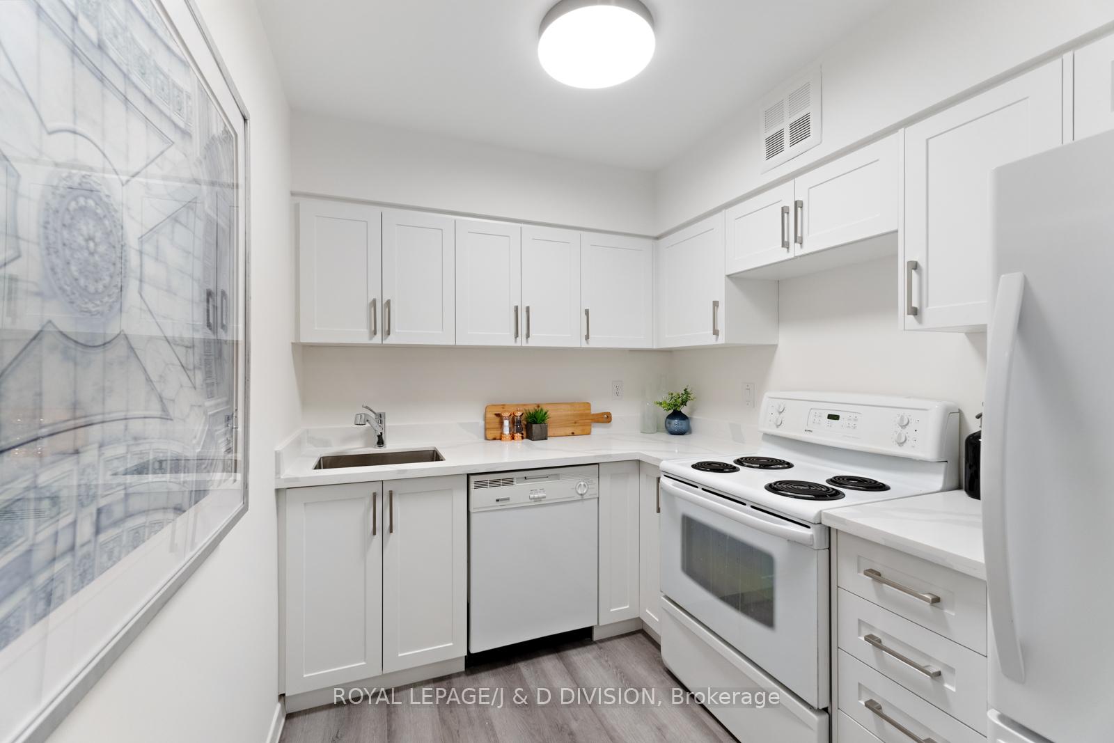 Photo 3 of Unit 1708, 25 Maitland Street, Toronto, Church-Yonge Corridor — HOMEH