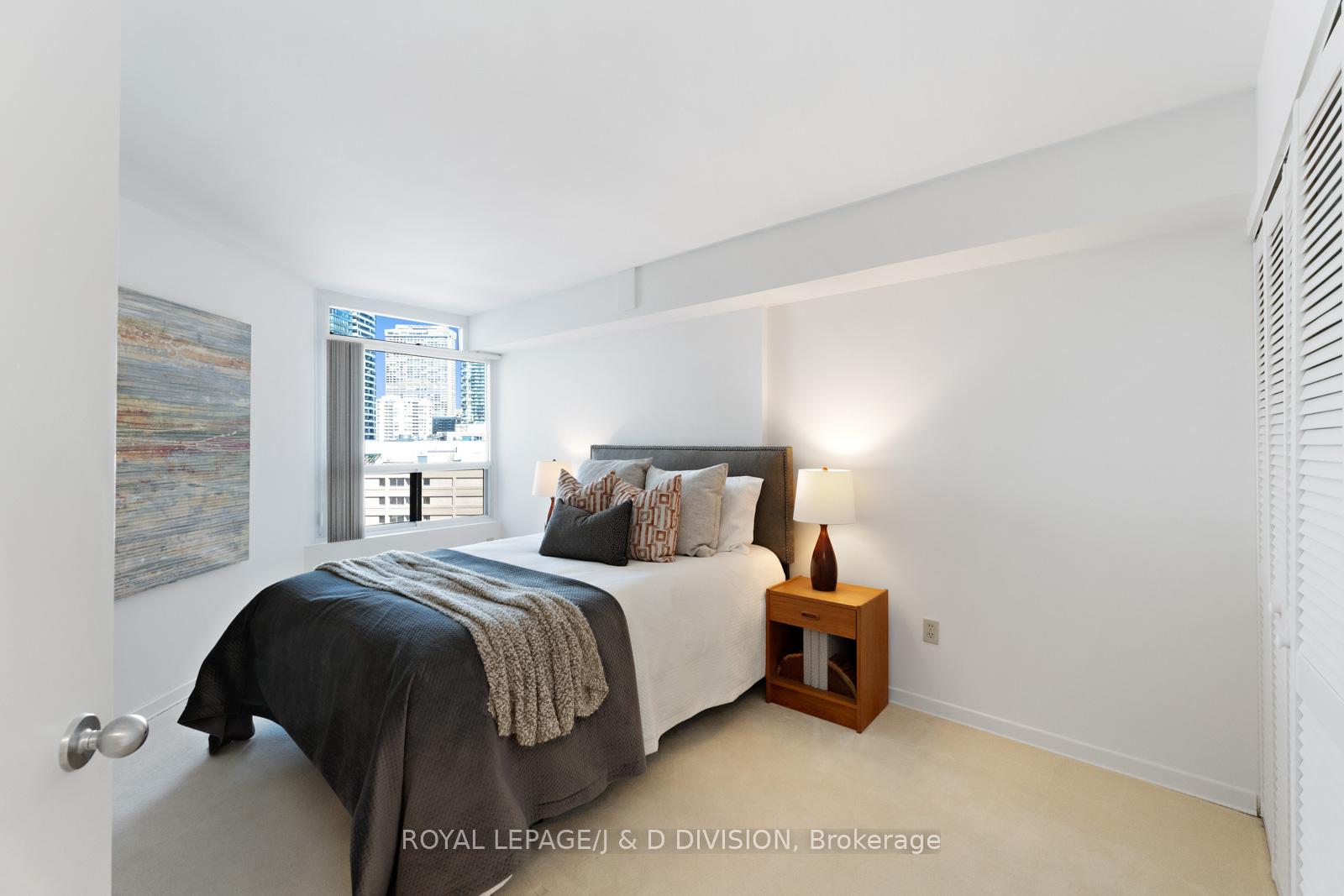 Photo 7 of Unit 1708, 25 Maitland Street, Toronto, Church-Yonge Corridor — HOMEH