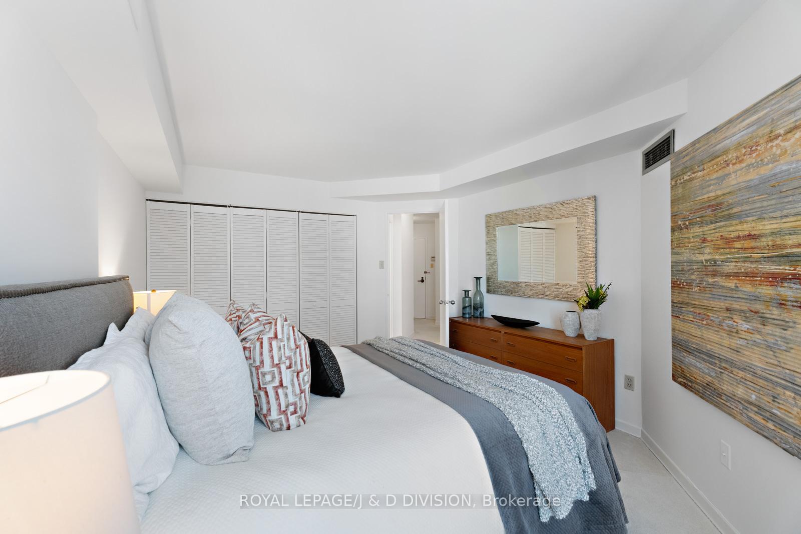 Photo 6 of Unit 1708, 25 Maitland Street, Toronto, Church-Yonge Corridor — HOMEH