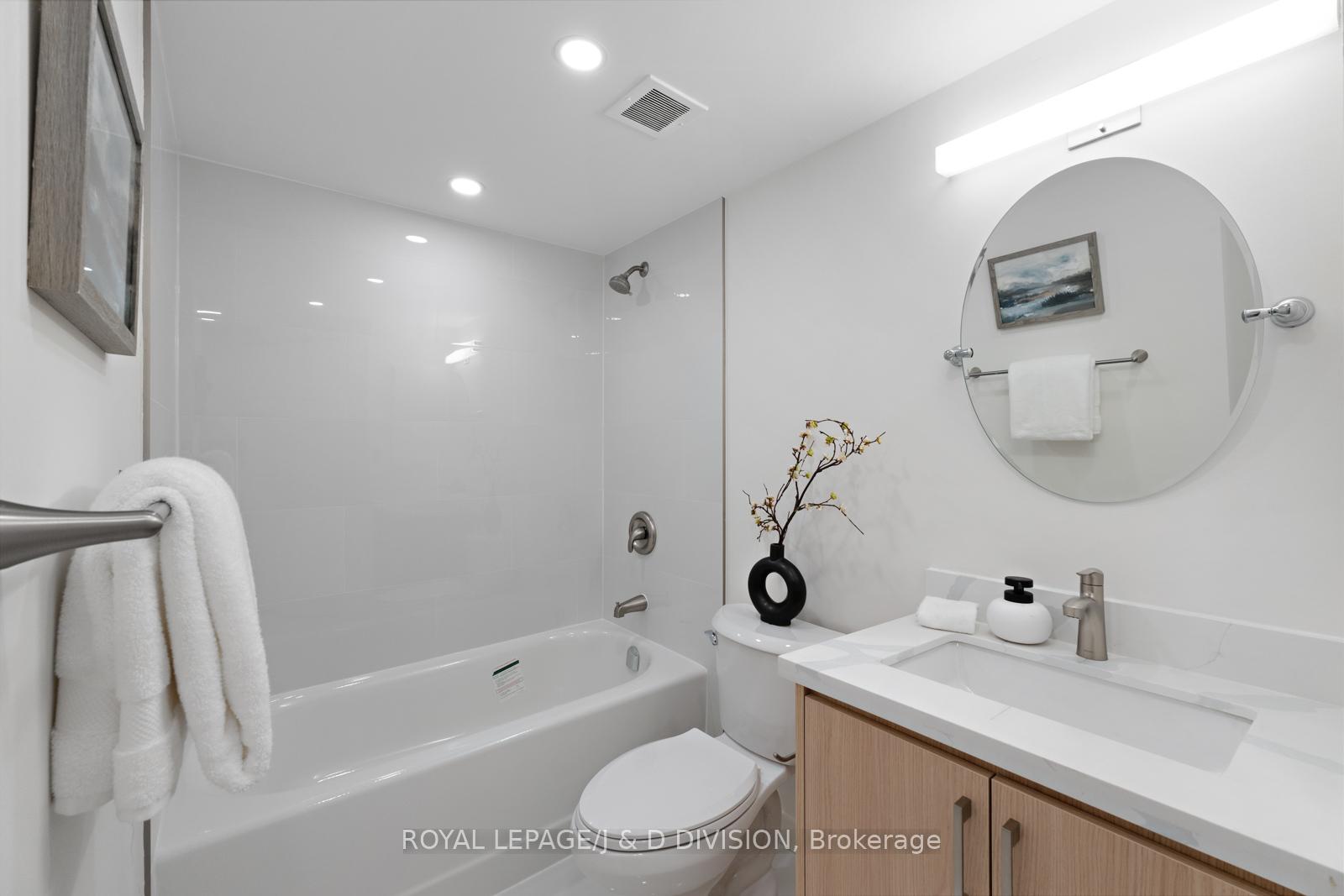 Photo 8 of Unit 1708, 25 Maitland Street, Toronto, Church-Yonge Corridor — HOMEH