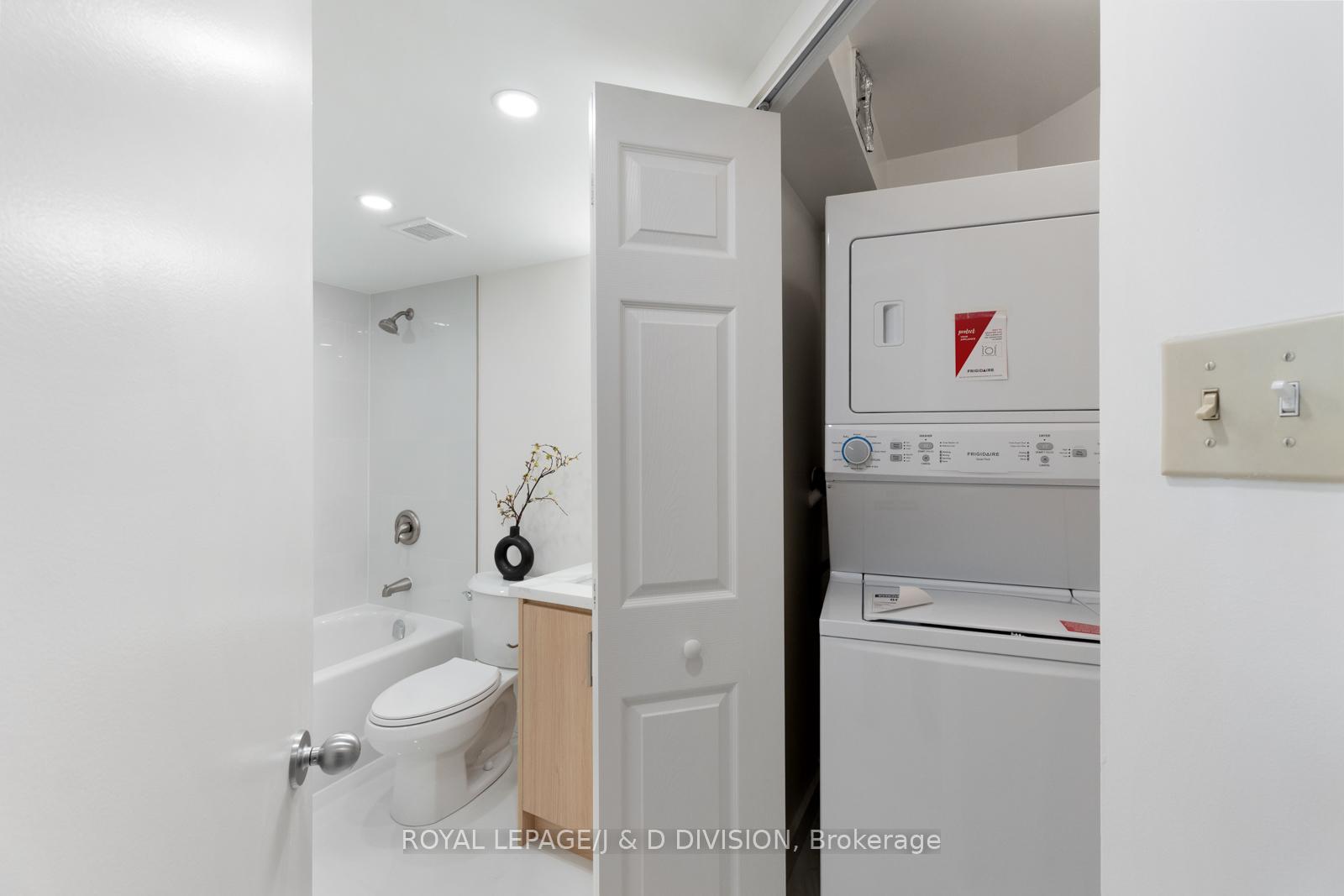 Photo 13 of Unit 1708, 25 Maitland Street, Toronto, Church-Yonge Corridor — HOMEH