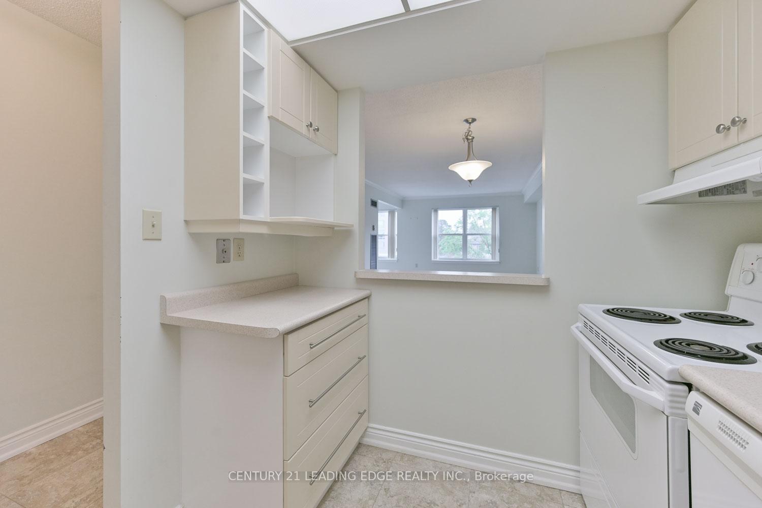 Photo 4 of Unit 324, 100 Anna Russell Way, Markham, Unionville — HOMEH