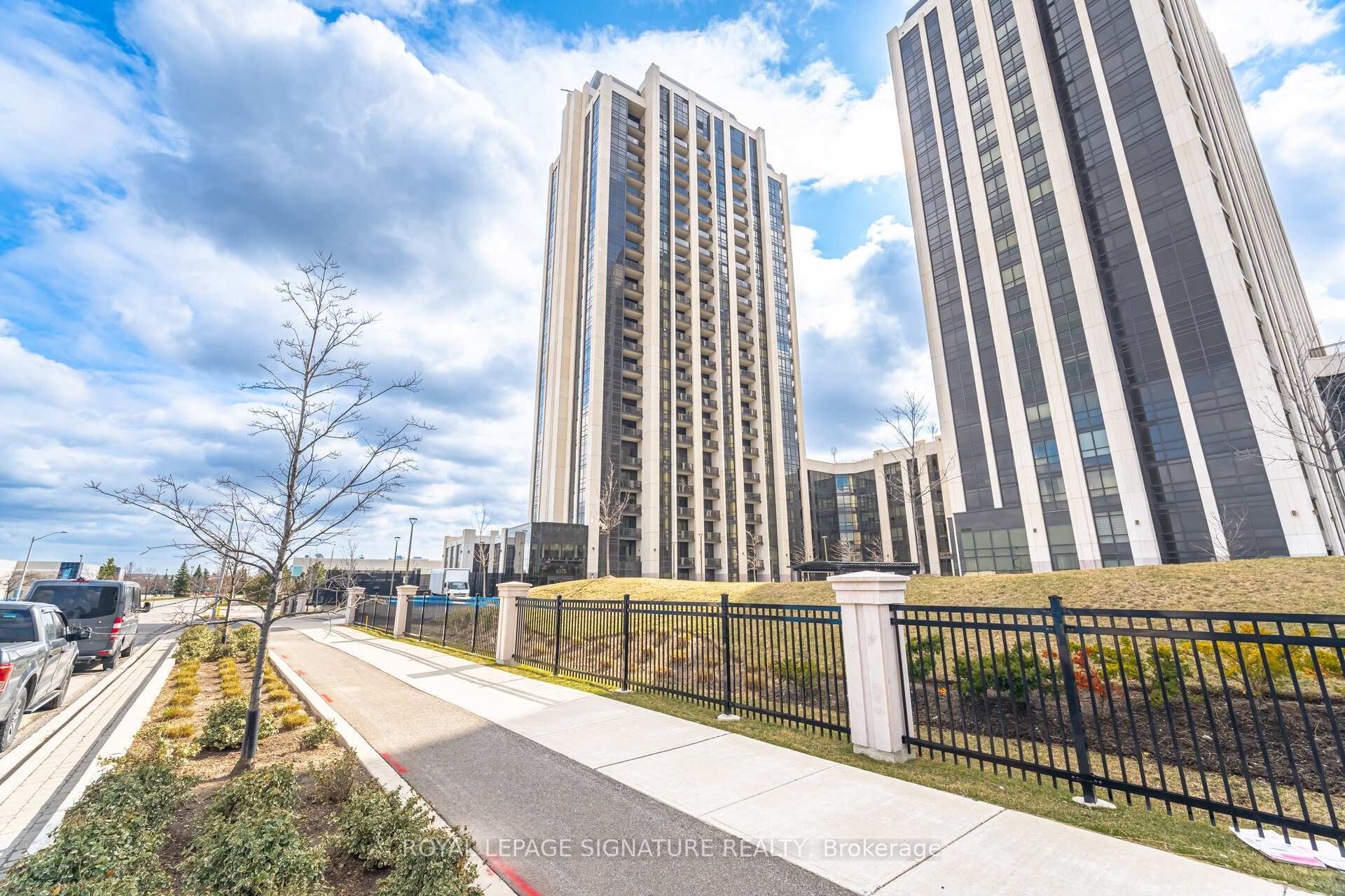 Photo 1 of Unit 121, 9075 Jane Street E, Vaughan, Concord — HOMEH