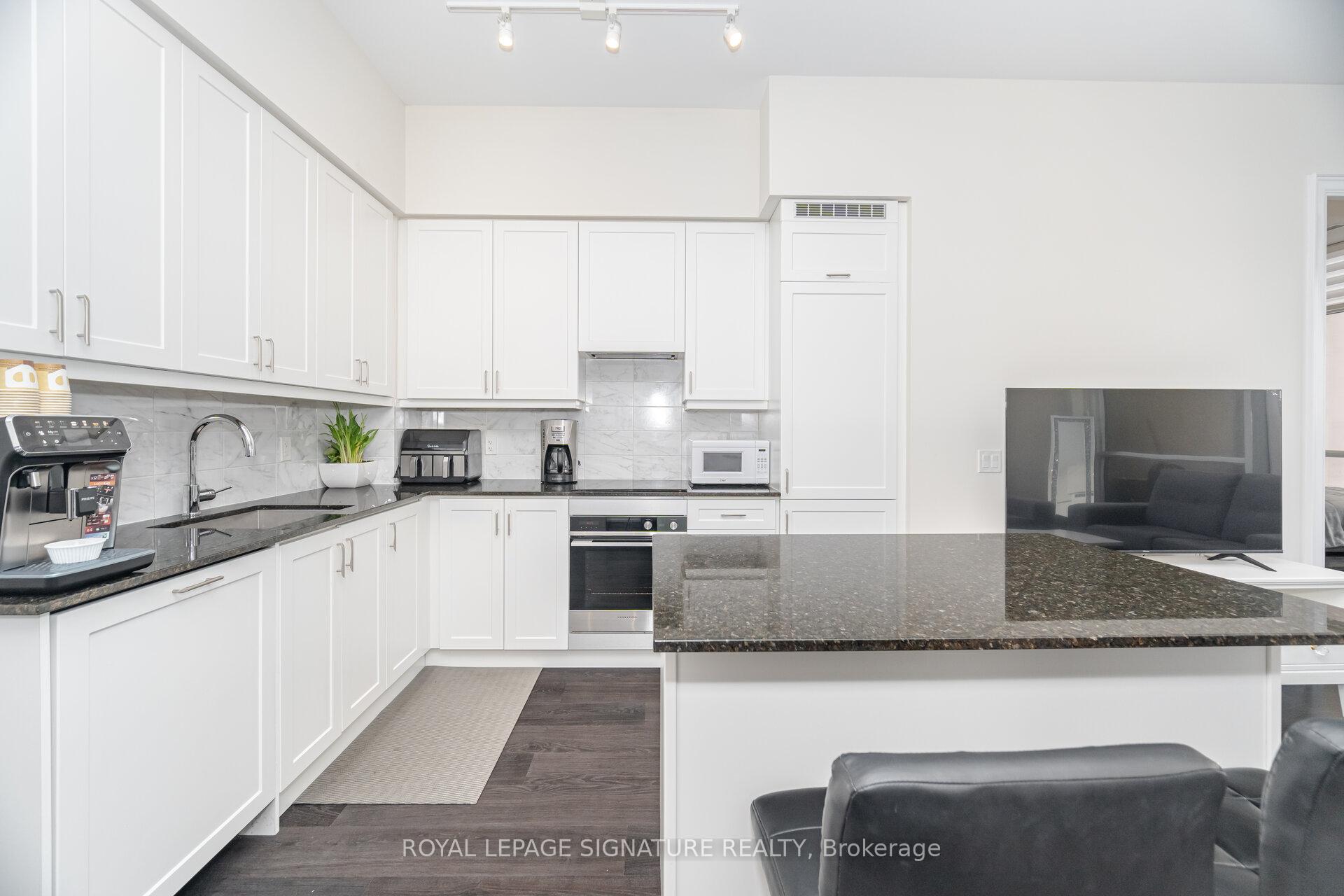 Photo 6 of Unit 121, 9075 Jane Street E, Vaughan, Concord — HOMEH