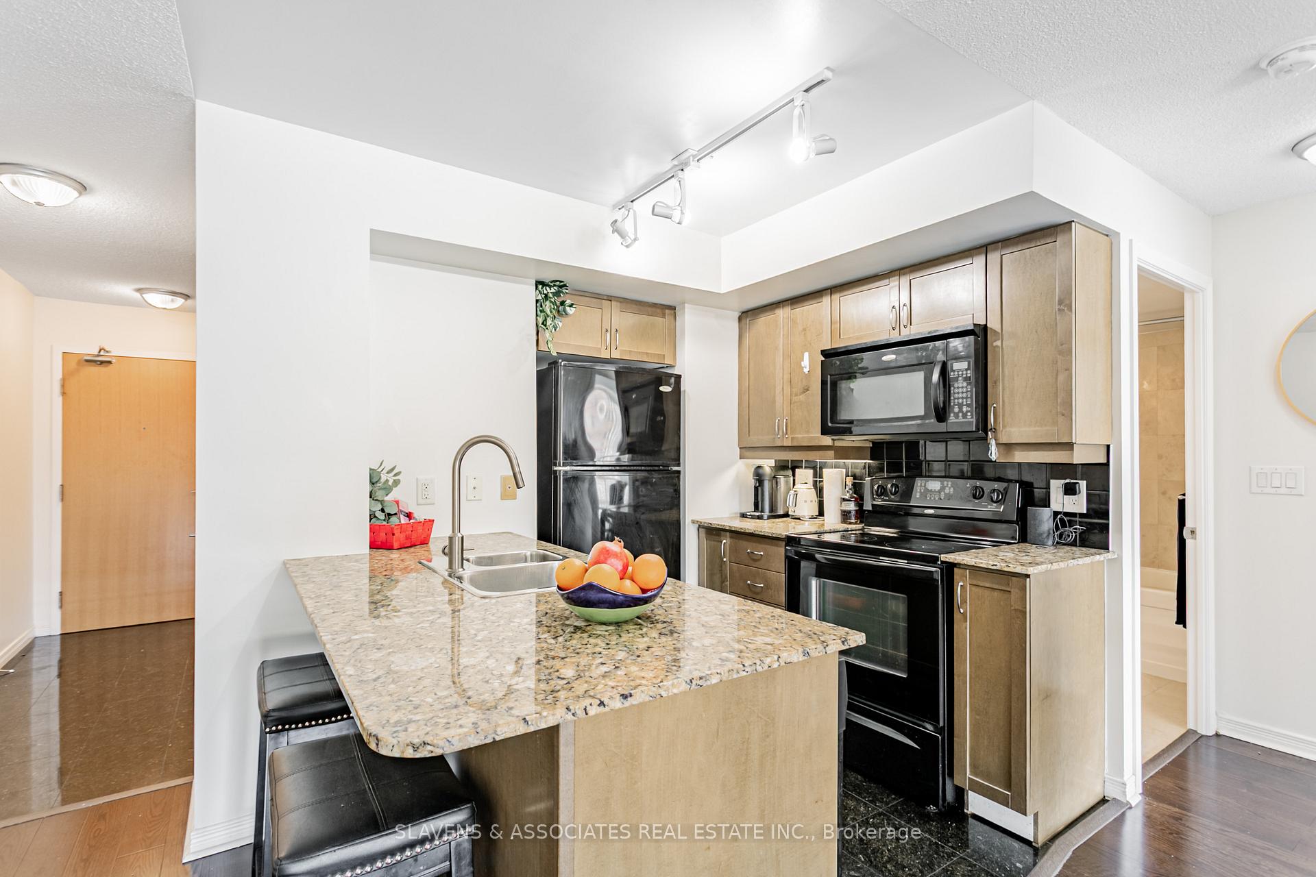 Photo 5 of Unit 607, 736 Spadina Avenue, Toronto, University — HOMEH