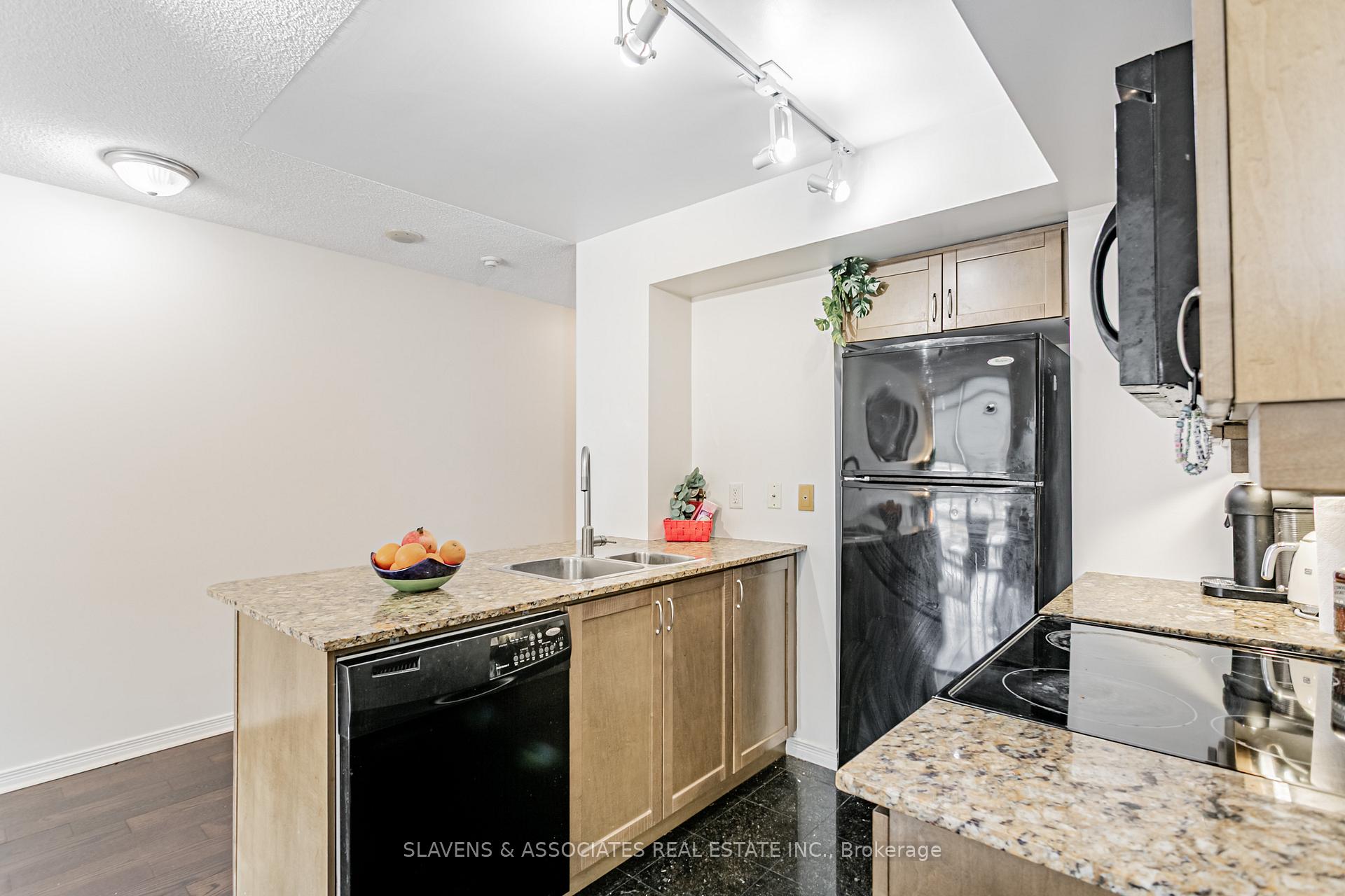 Photo 6 of Unit 607, 736 Spadina Avenue, Toronto, University — HOMEH