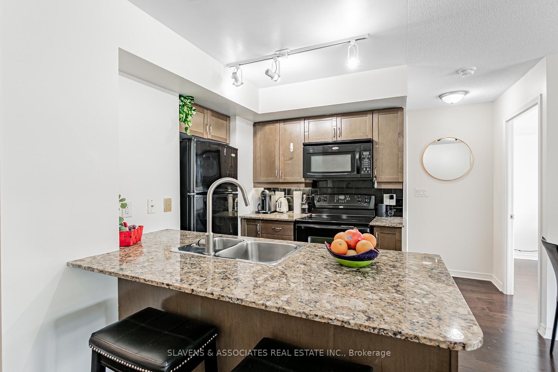 Photo 8 of Unit 607, 736 Spadina Avenue, Toronto, University — HOMEH
