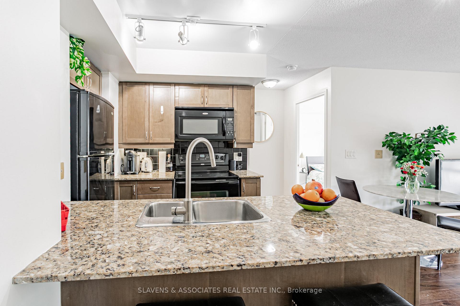Photo 21 of Unit 607, 736 Spadina Avenue, Toronto, University — HOMEH