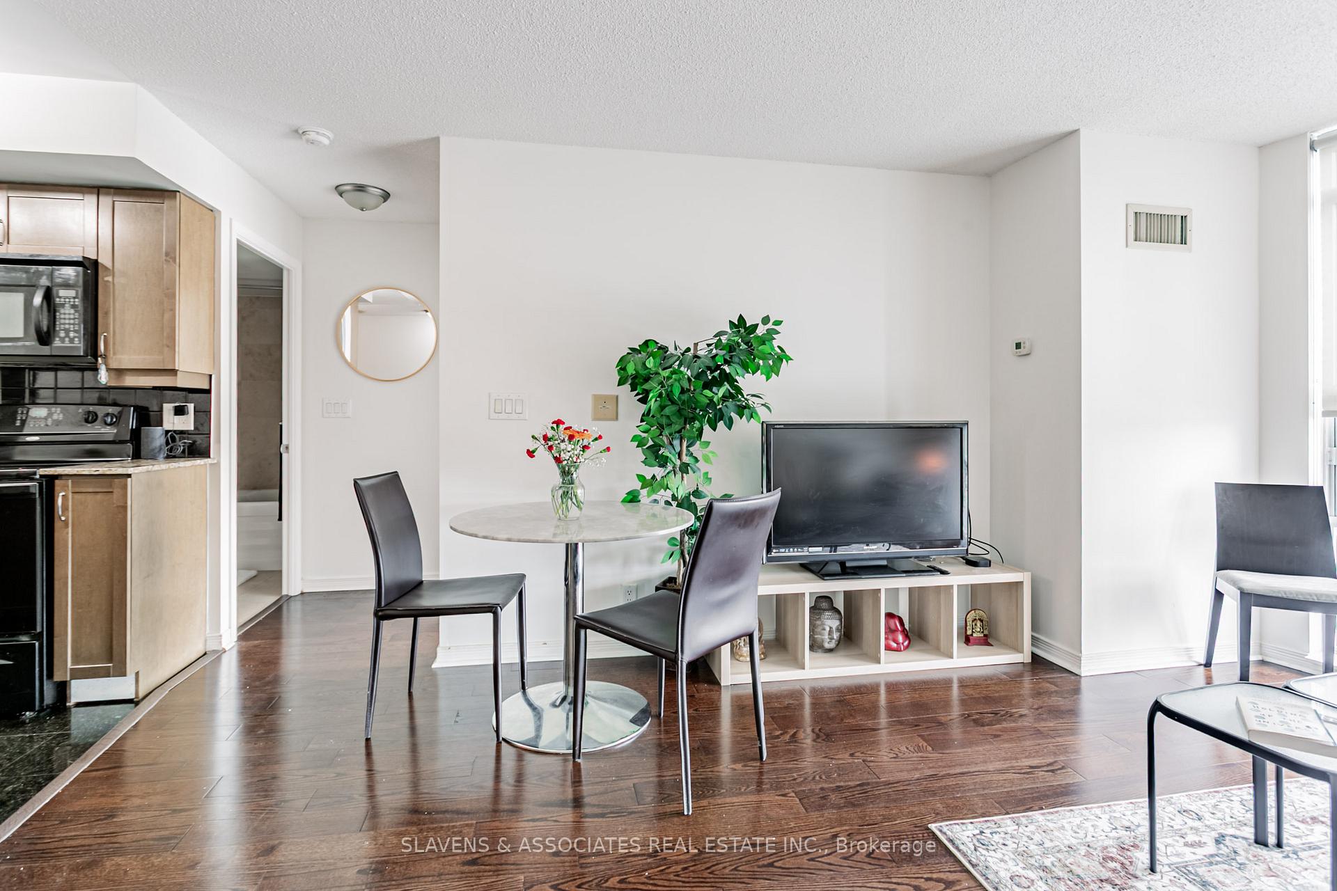 Photo 9 of Unit 607, 736 Spadina Avenue, Toronto, University — HOMEH