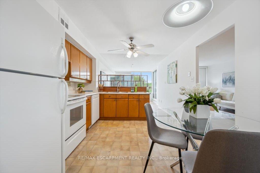 Photo 12 of Unit 210, 55 Austin Drive, Markham, Markville — HOMEH