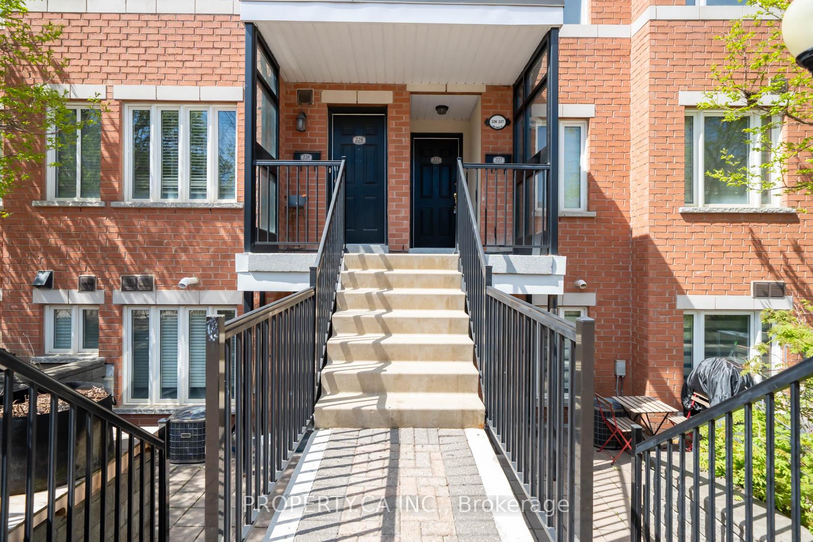Photo 2 of Unit 227, 308 John Street, Markham, Aileen-Willowbrook — HOMEH