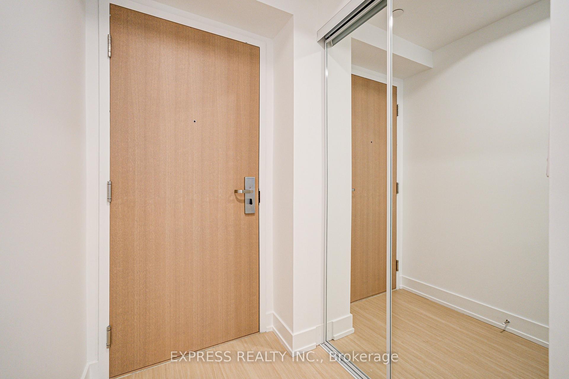 Photo 8 of Unit 802, 7 Grenville Street, Toronto, Bay Street Corridor — HOMEH