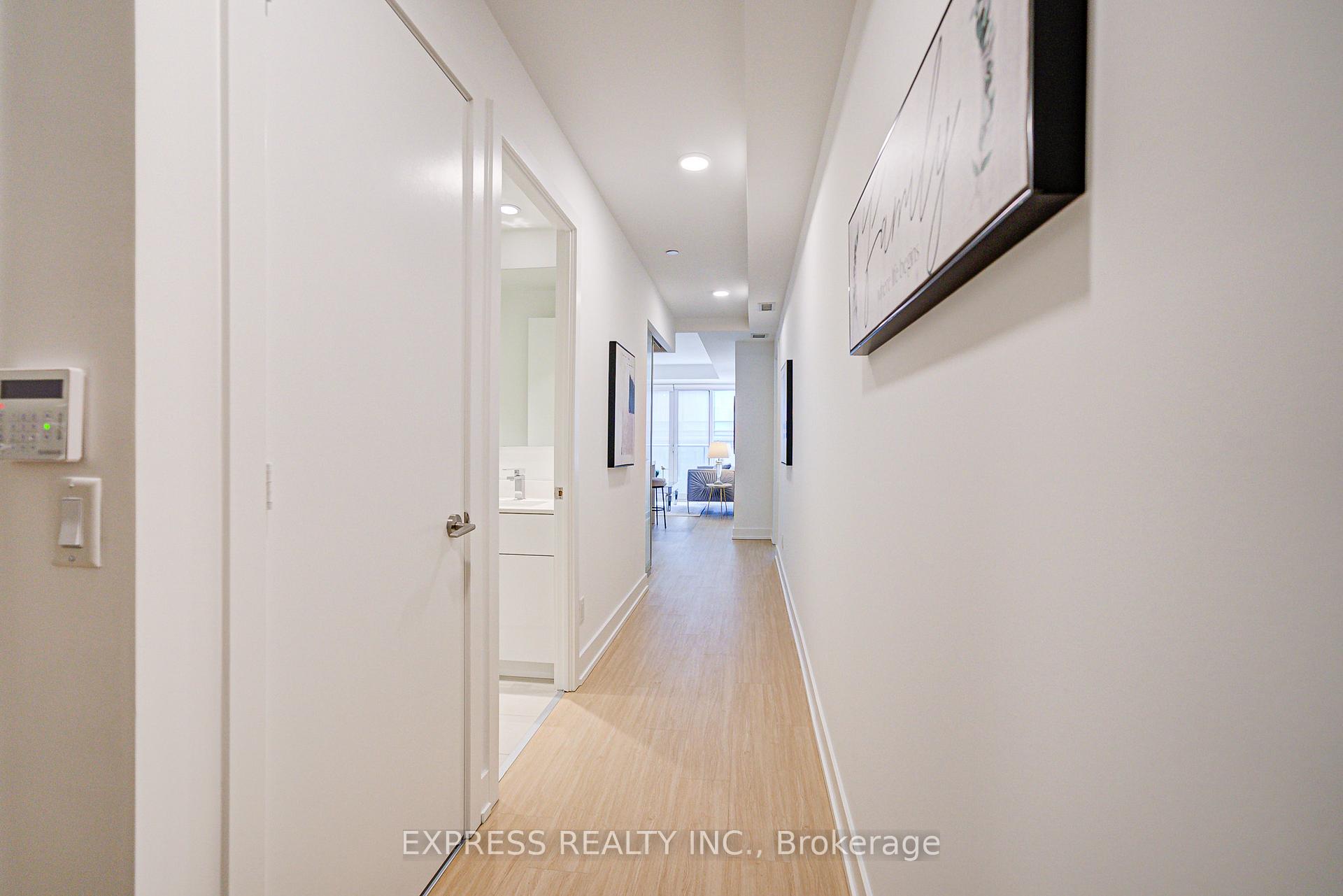Photo 3 of Unit 802, 7 Grenville Street, Toronto, Bay Street Corridor — HOMEH