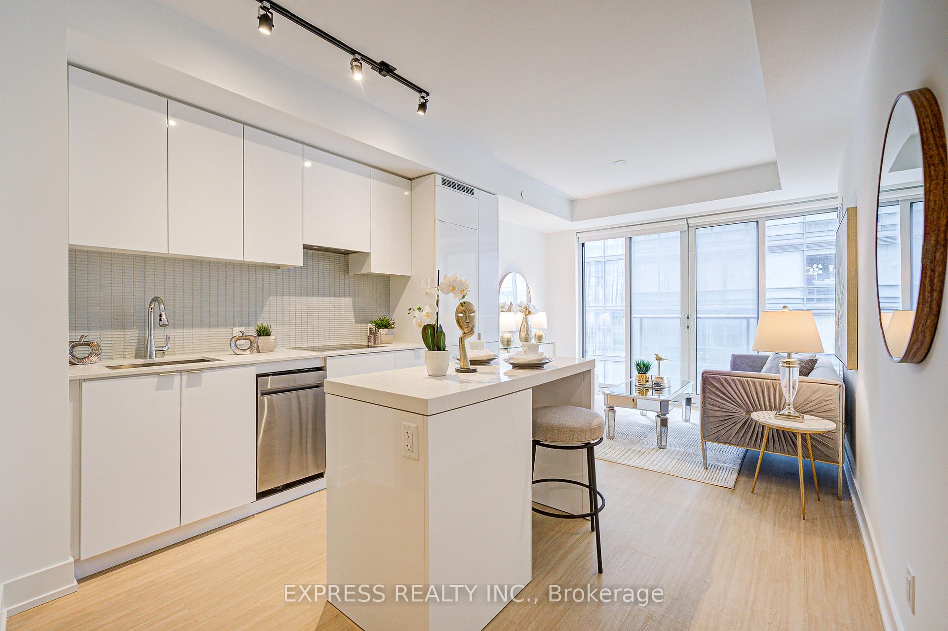 Photo 6 of Unit 802, 7 Grenville Street, Toronto, Bay Street Corridor — HOMEH