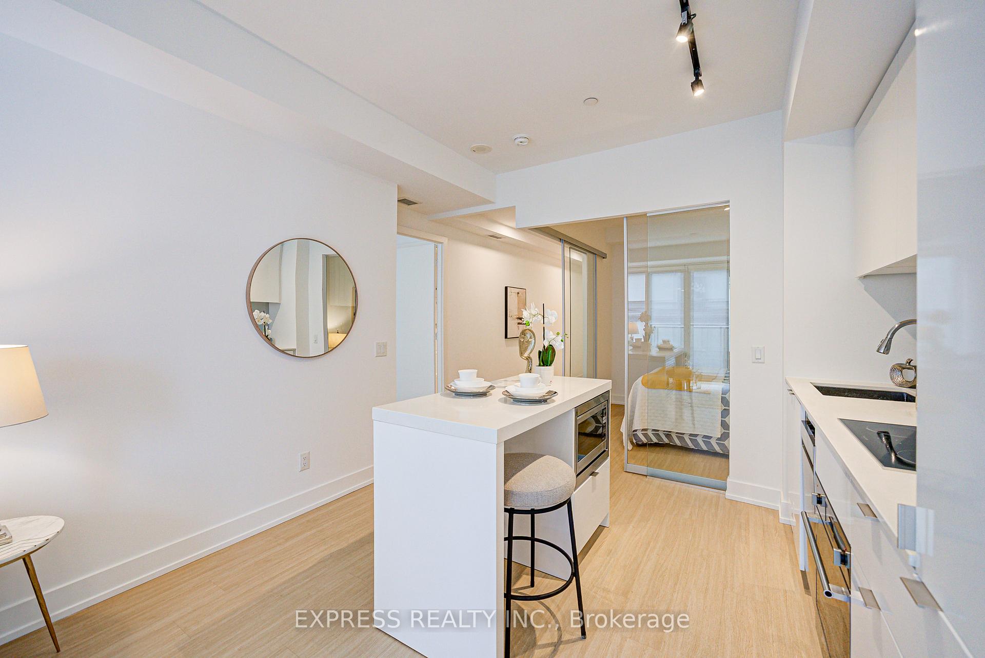 Photo 5 of Unit 802, 7 Grenville Street, Toronto, Bay Street Corridor — HOMEH